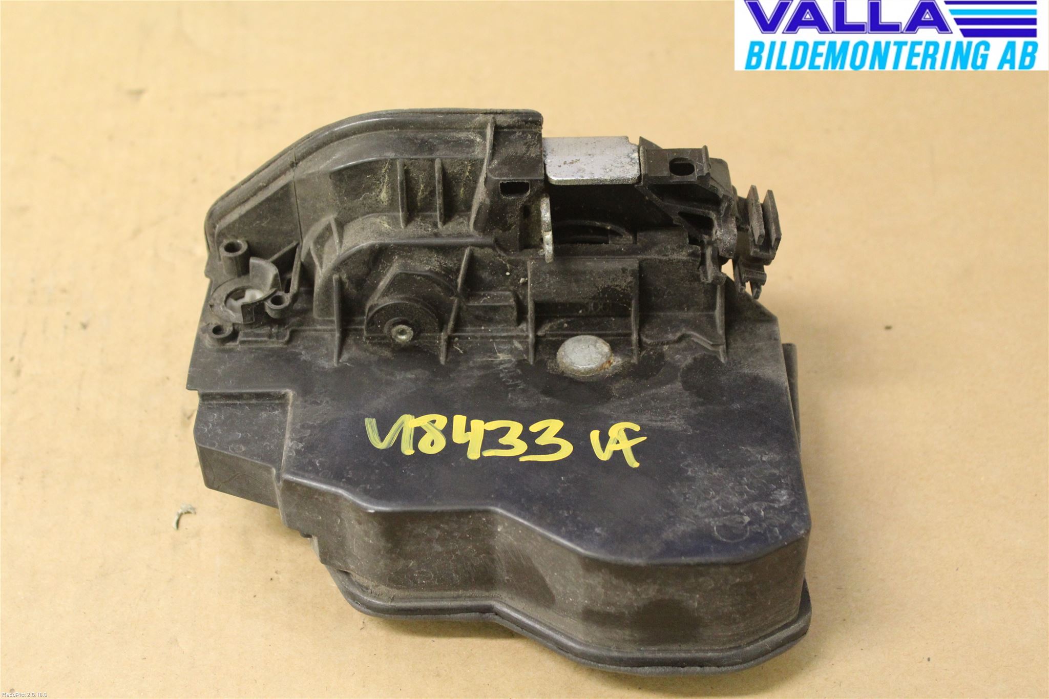 BMW X3 E83     03-10 Låskista-Dörrlås