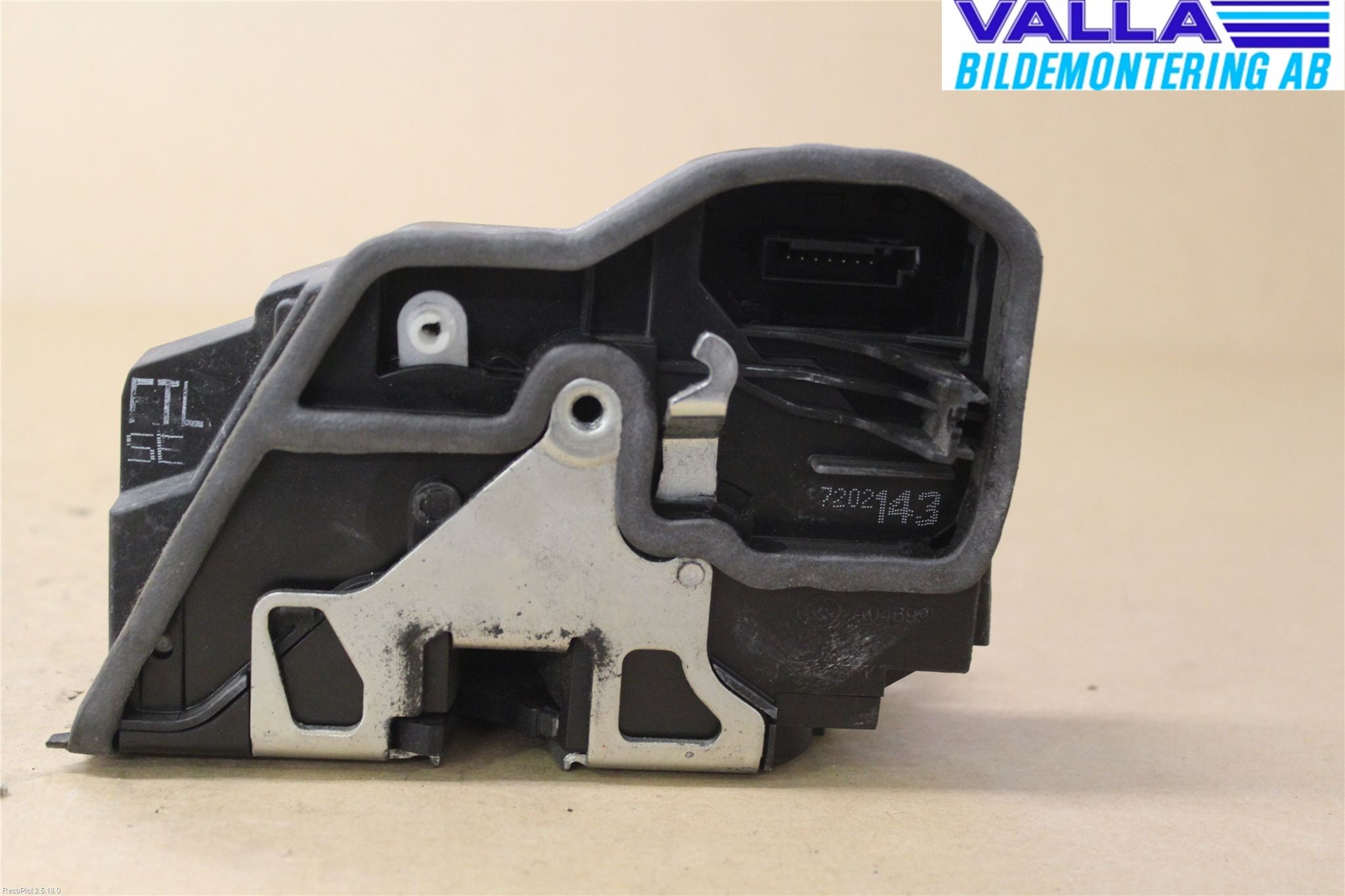 BMW X3 E83     03-10 Låskista-Dörrlås