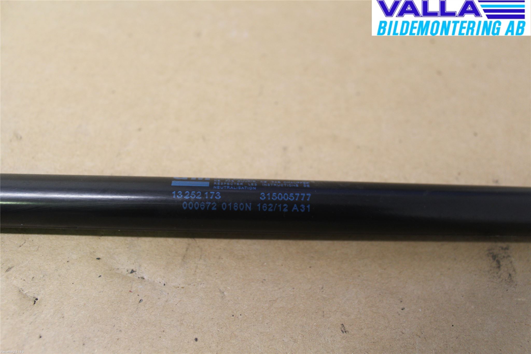 Opel INSIGNIA 09-16 Gasfjäder Motorhuv