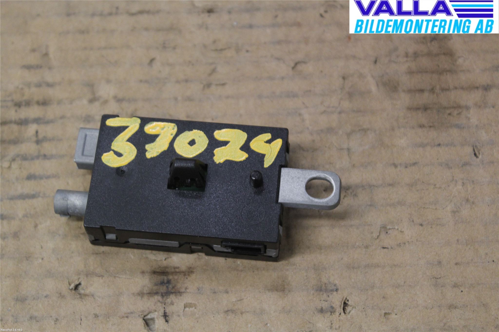 Volvo V40 12-19 Antennförstärkare