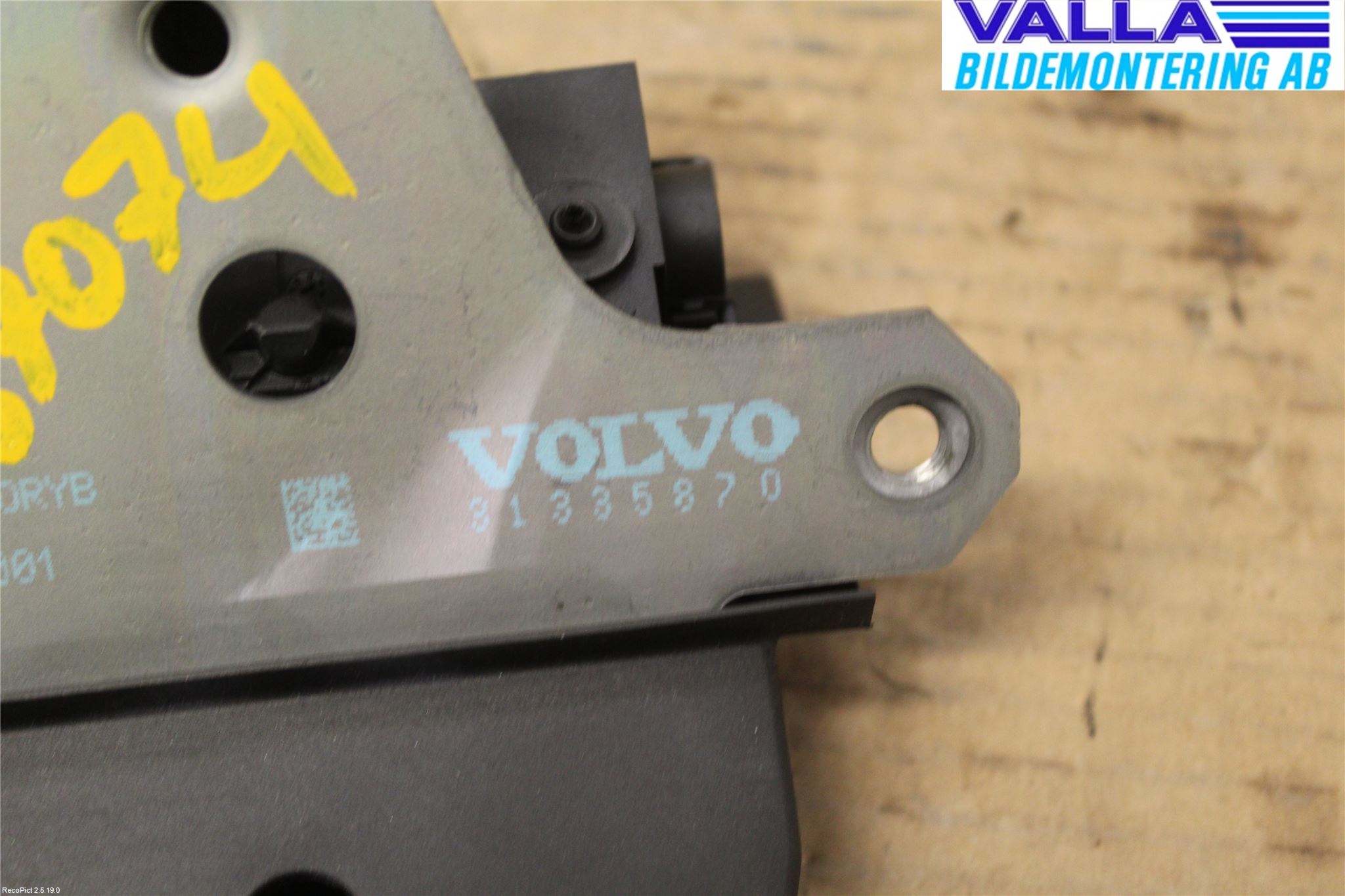 Volvo V40 12-19 Låskista Baklucka