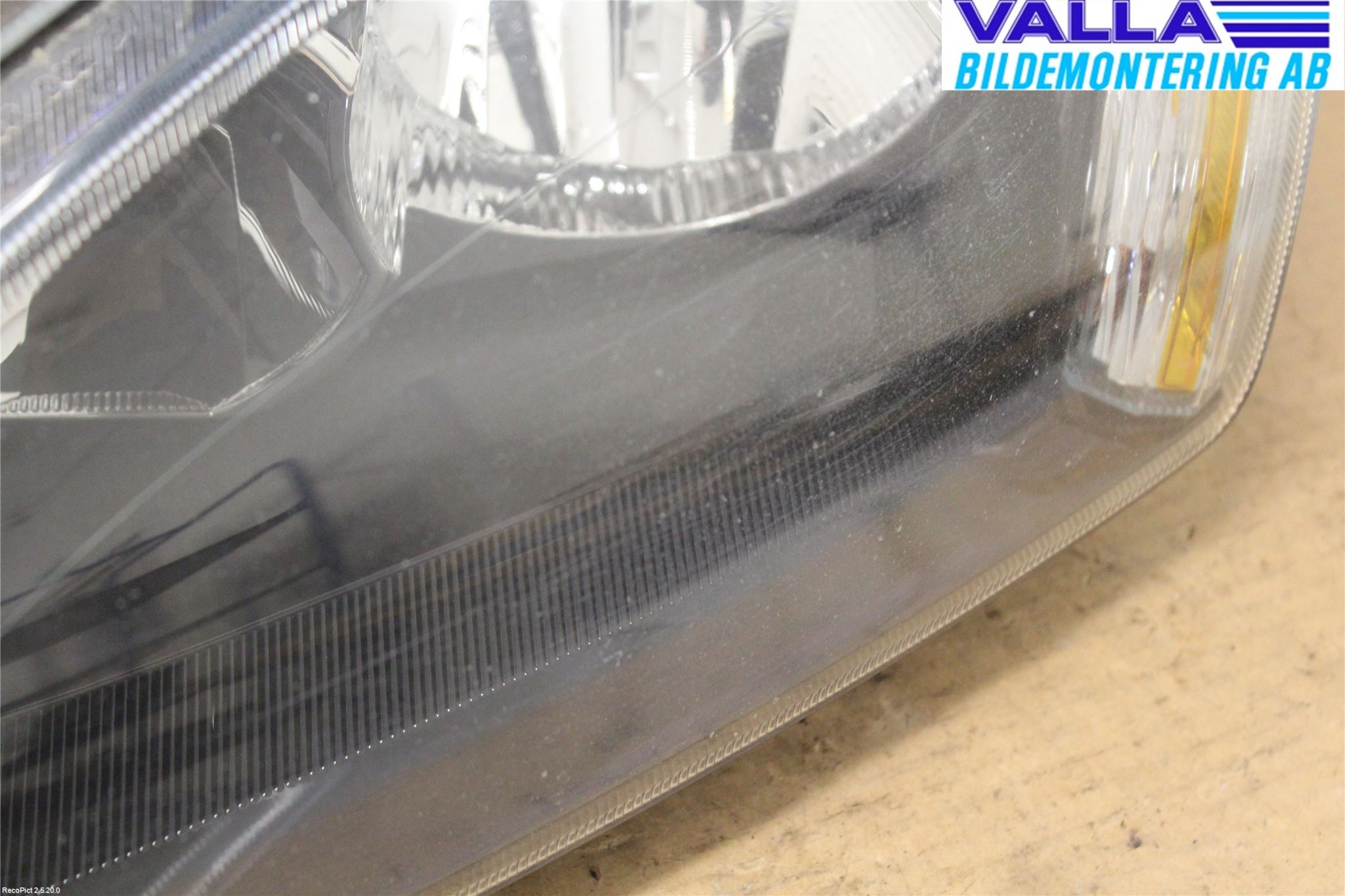 Ford FOCUS     04-07 Strålkastare Vänster