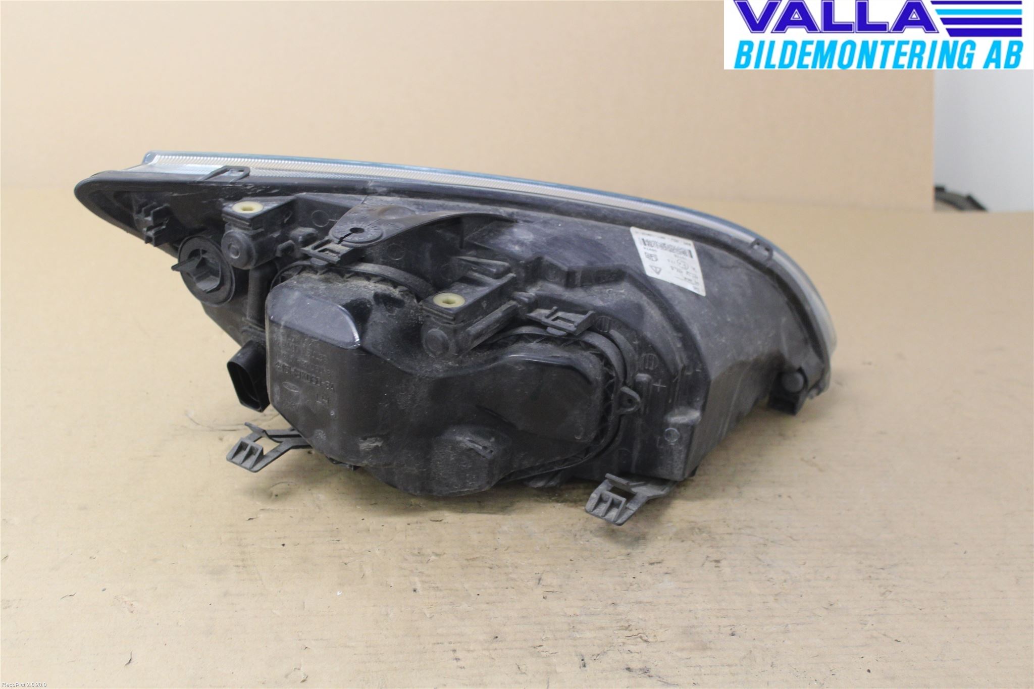 Ford FOCUS     04-07 Strålkastare Vänster