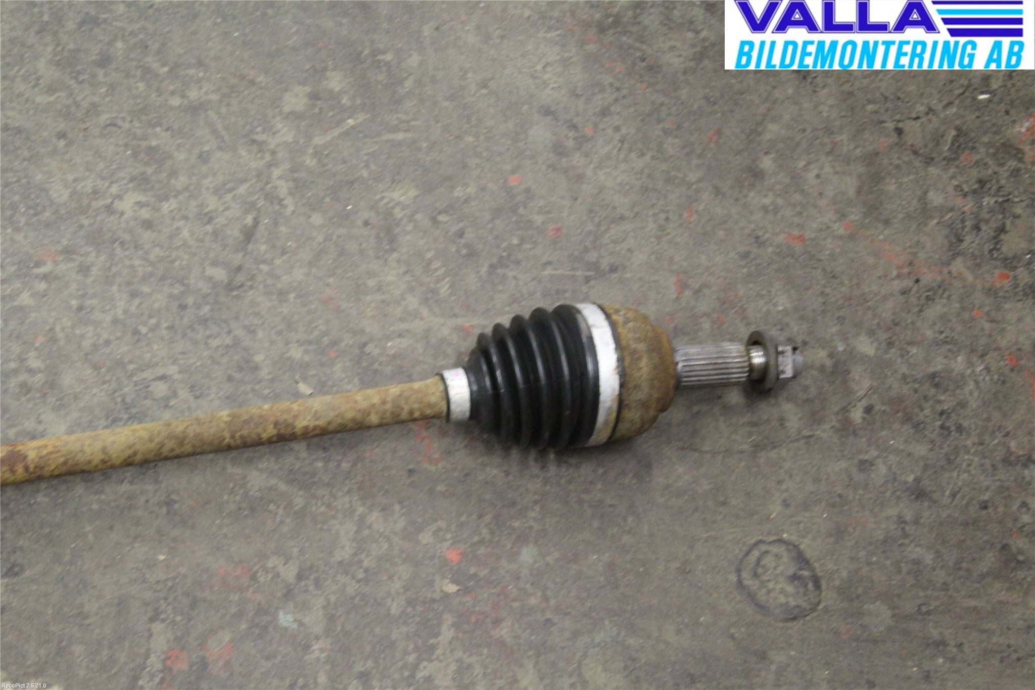Renault CLIO III  09-12 Drivaxel Fram Höger