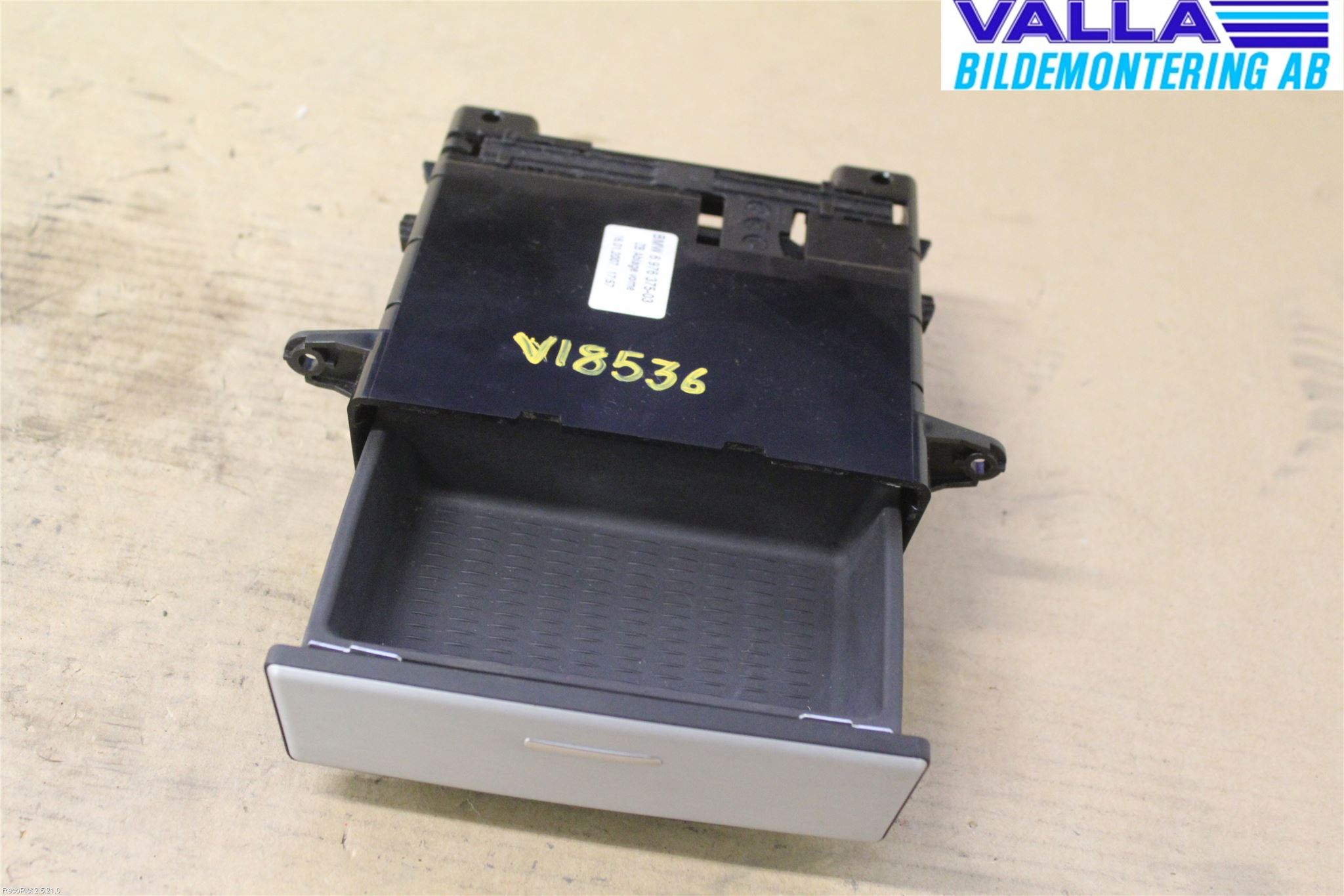 BMW 5 E60/61 Sed/Tou 02-10 Instrumentbräda Förvaringsfack