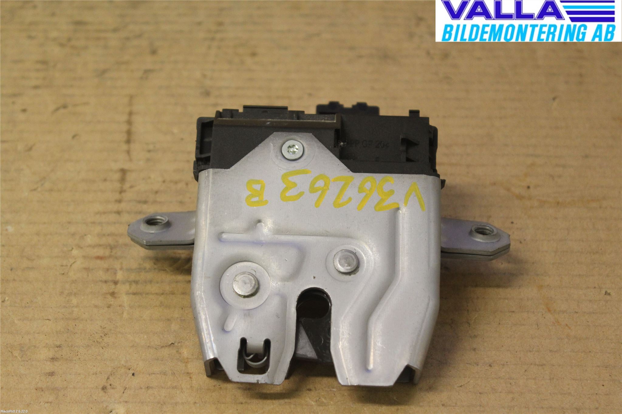 Volvo V40 12-19 Låskista Baklucka