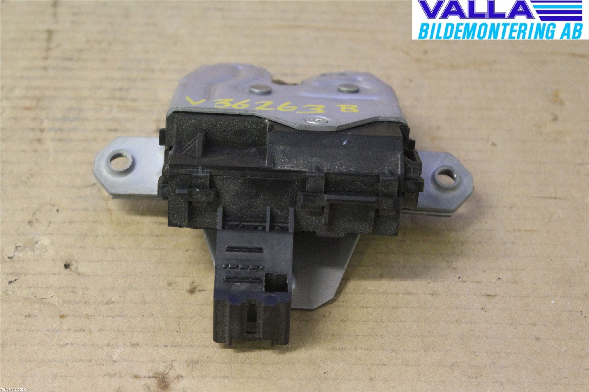 Volvo V40 12-19 Låskista Baklucka