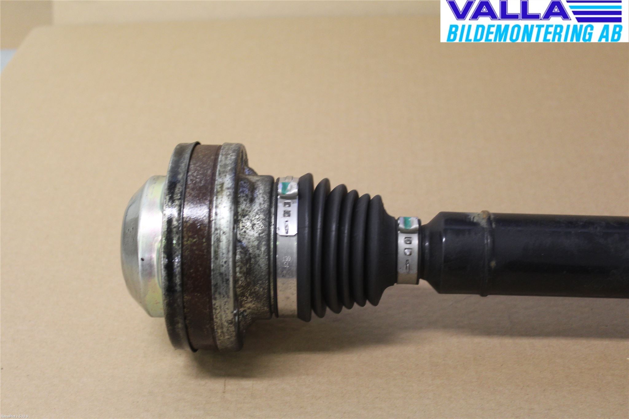 Volkswagen VW PASSAT 11-14 Drivaxel Fram Höger
