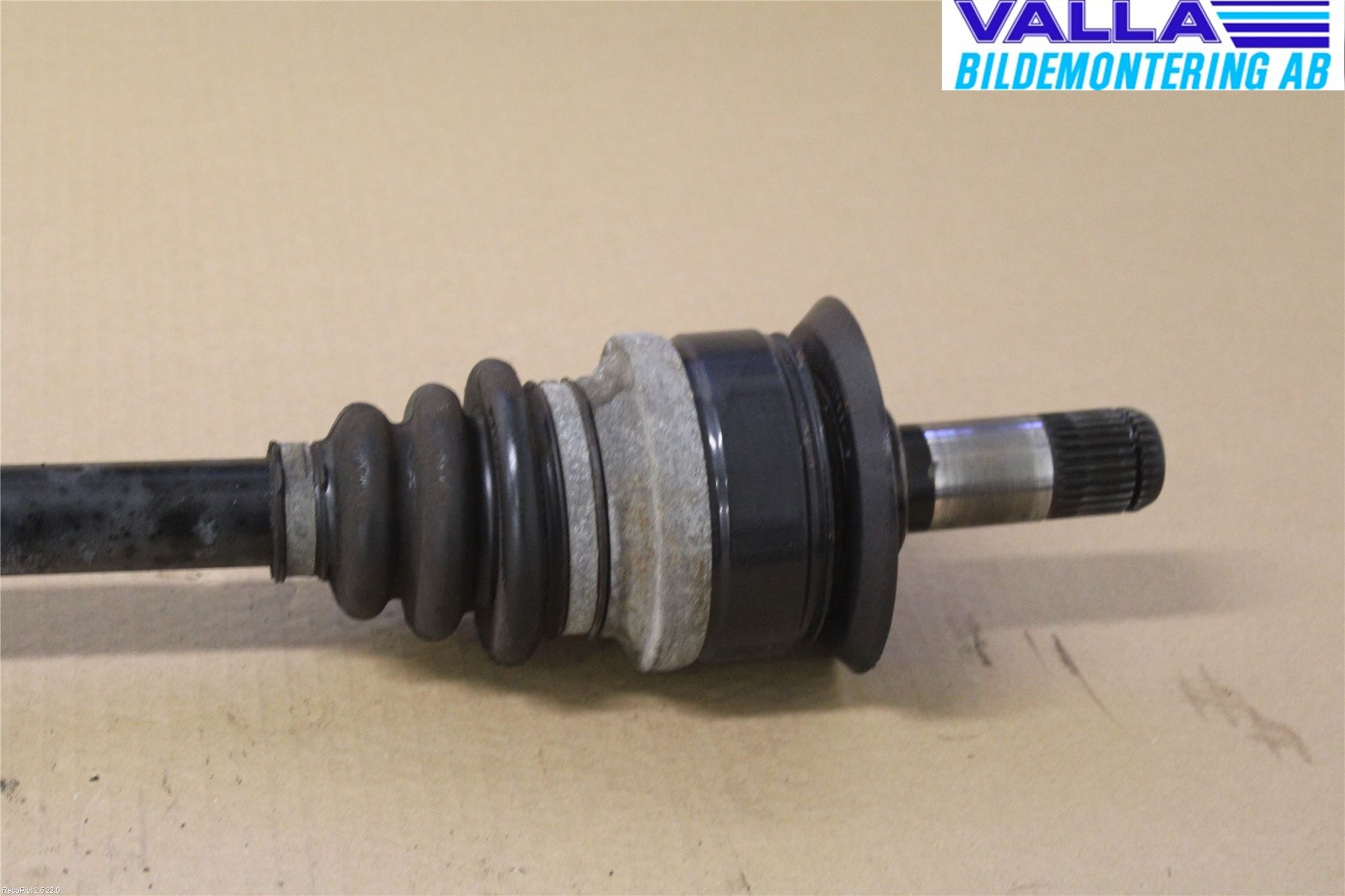 BMW 1 F20/F21 11-19 Drivaxel Bak Vänster