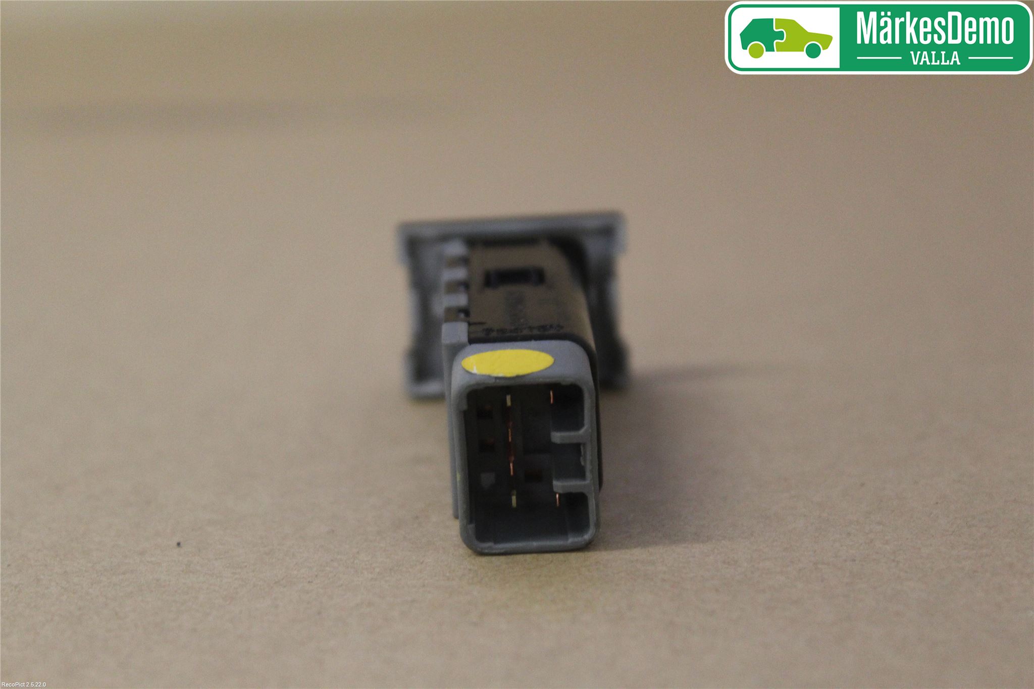 Kia CARNIVAL Strömställare Elruta