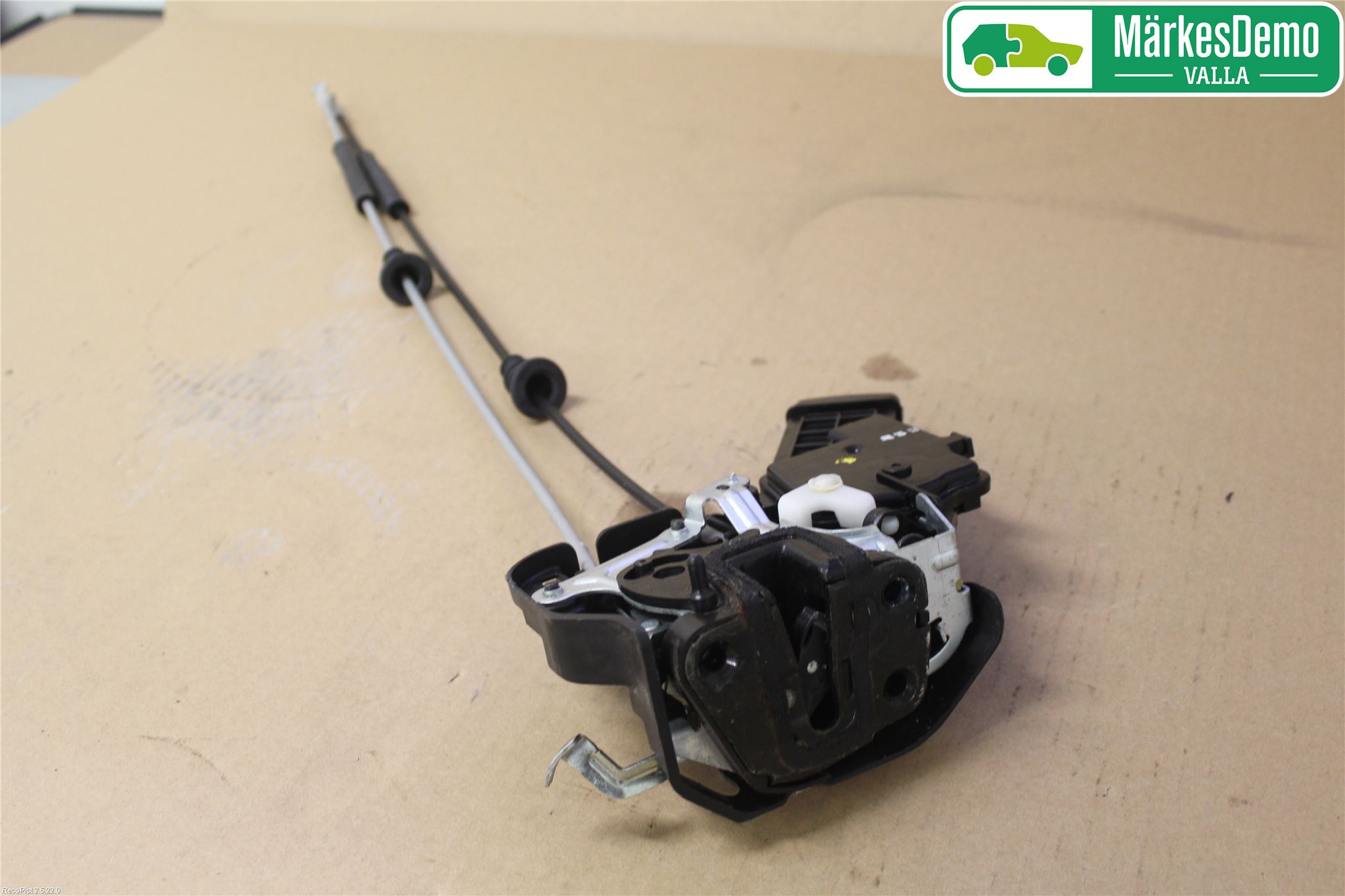 Kia CARENS I  03-06 Låskista-Dörrlås