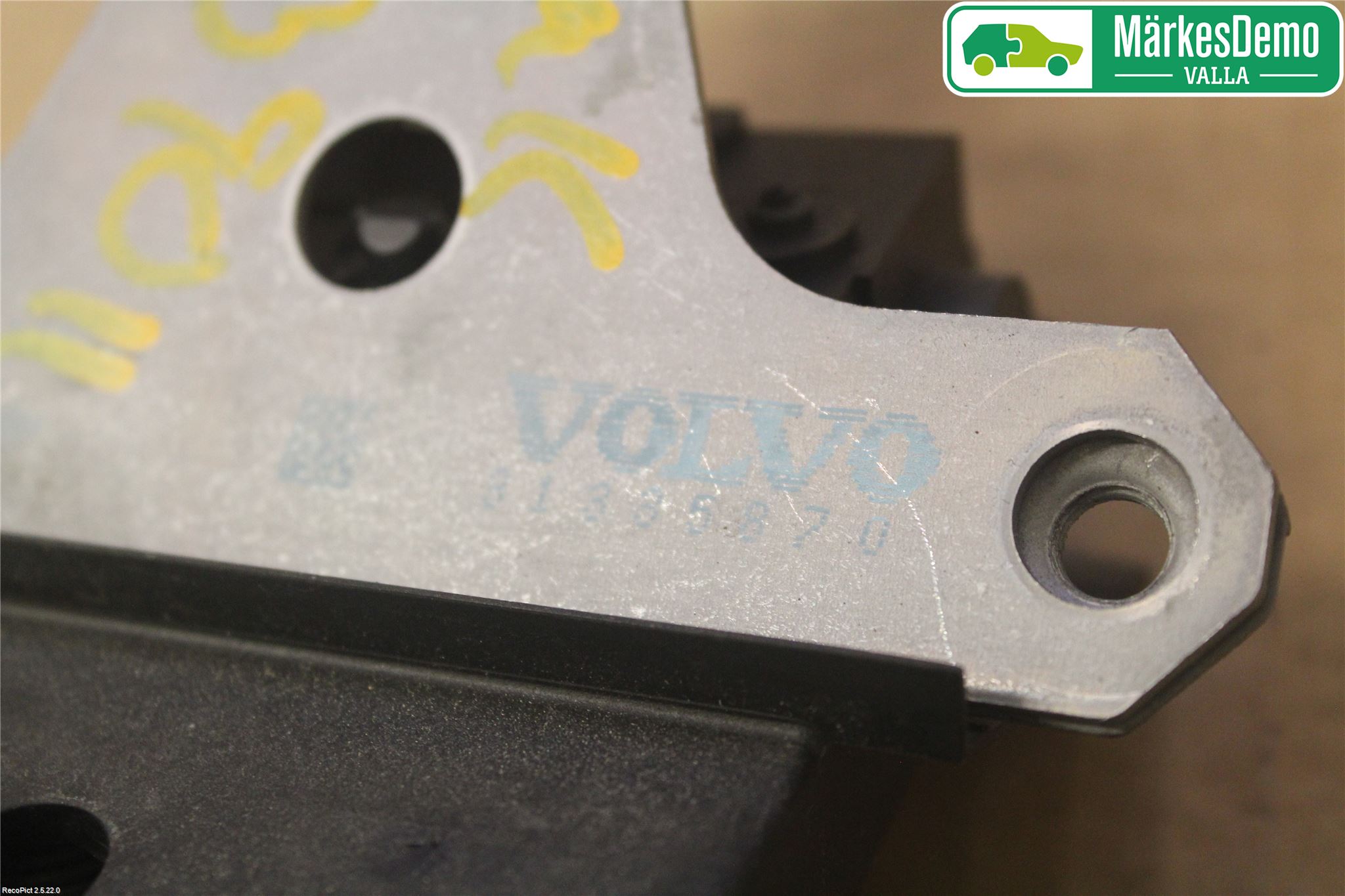 Volvo V40 12-19 Låskista Baklucka