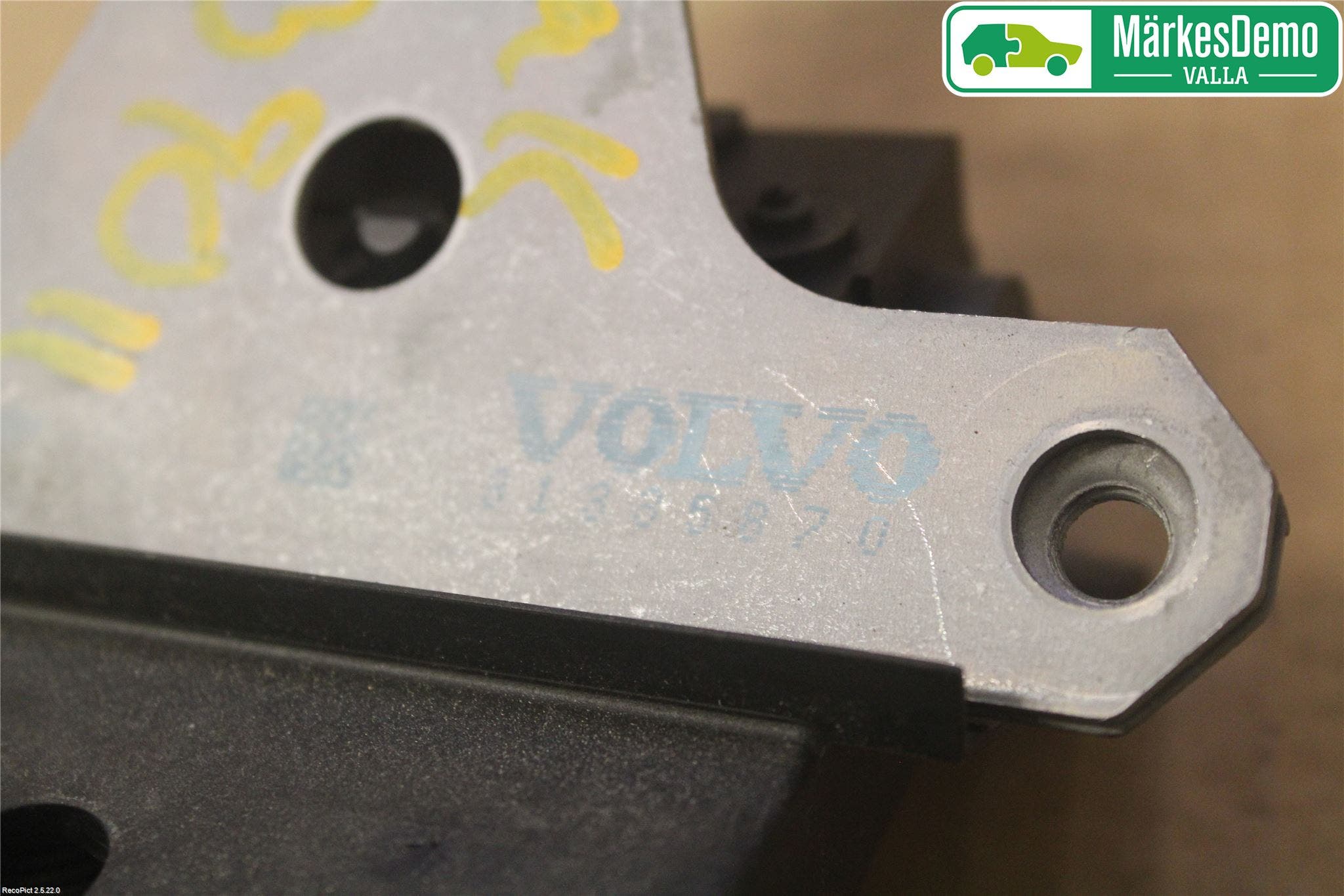 Volvo V40 12-19 Låskista Baklucka