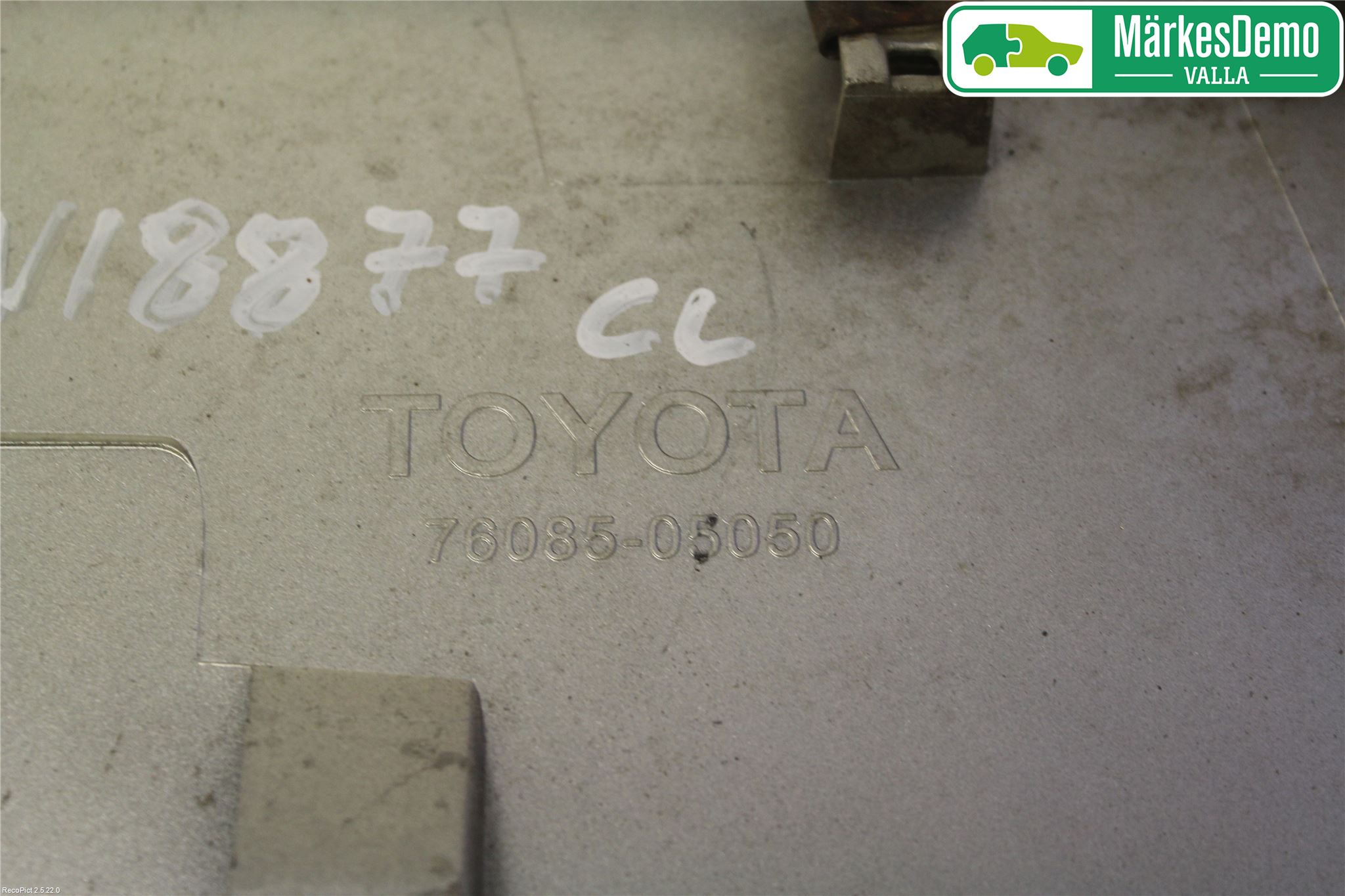 Toyota AVENSIS 03-06 Spoiler Baklucka