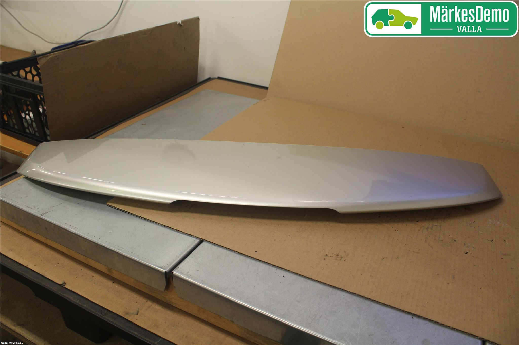 Toyota AVENSIS 03-06 Spoiler Baklucka