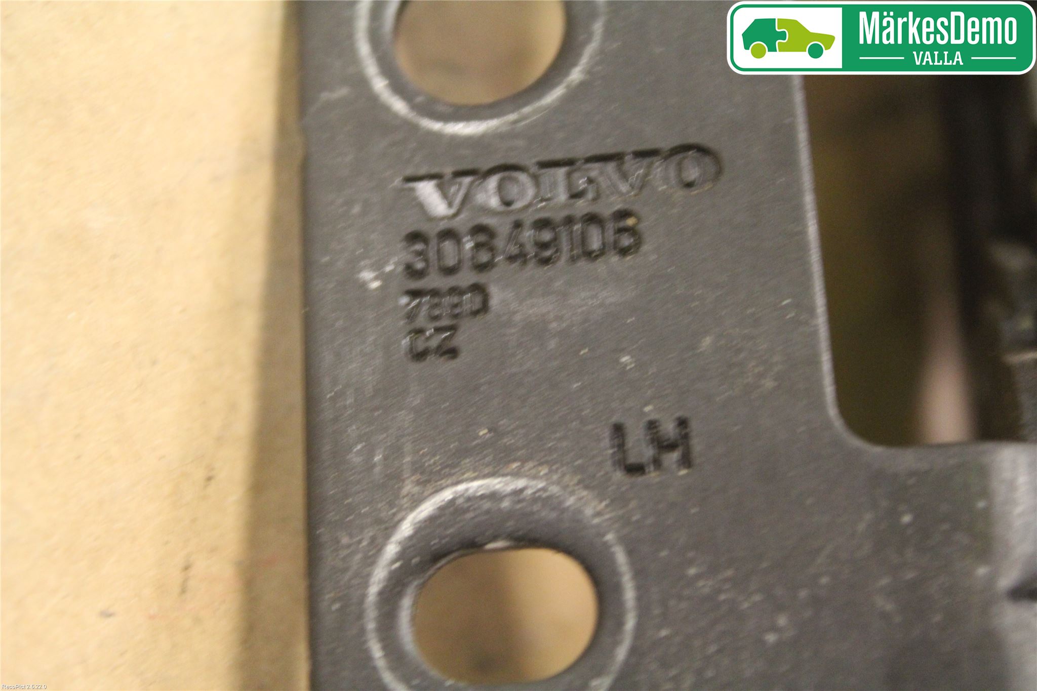 Volvo XC90 03-06 Låskista Baklucka