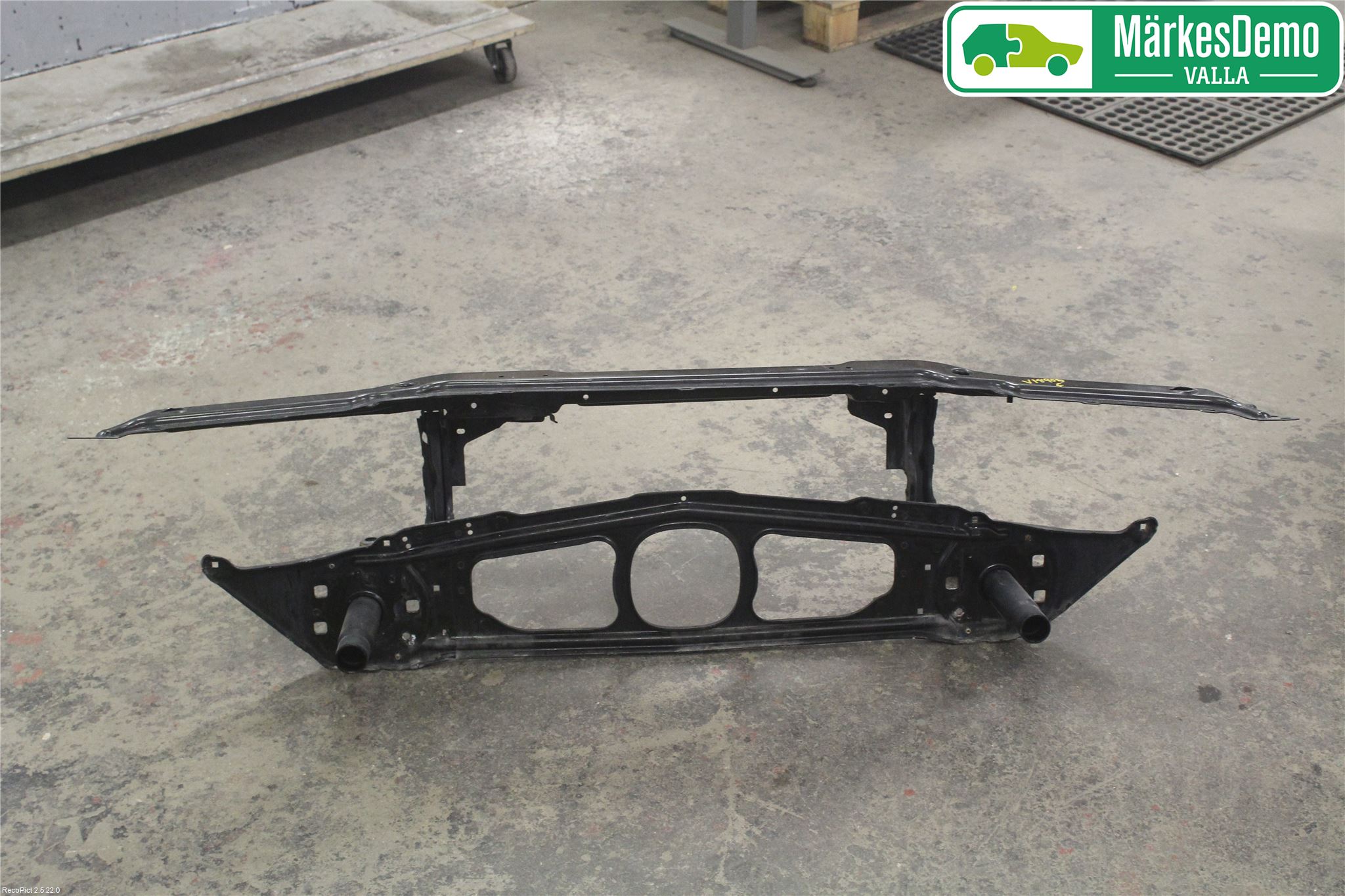 BMW 3 E46      98-05 Front Huvlåsplåt-Balk