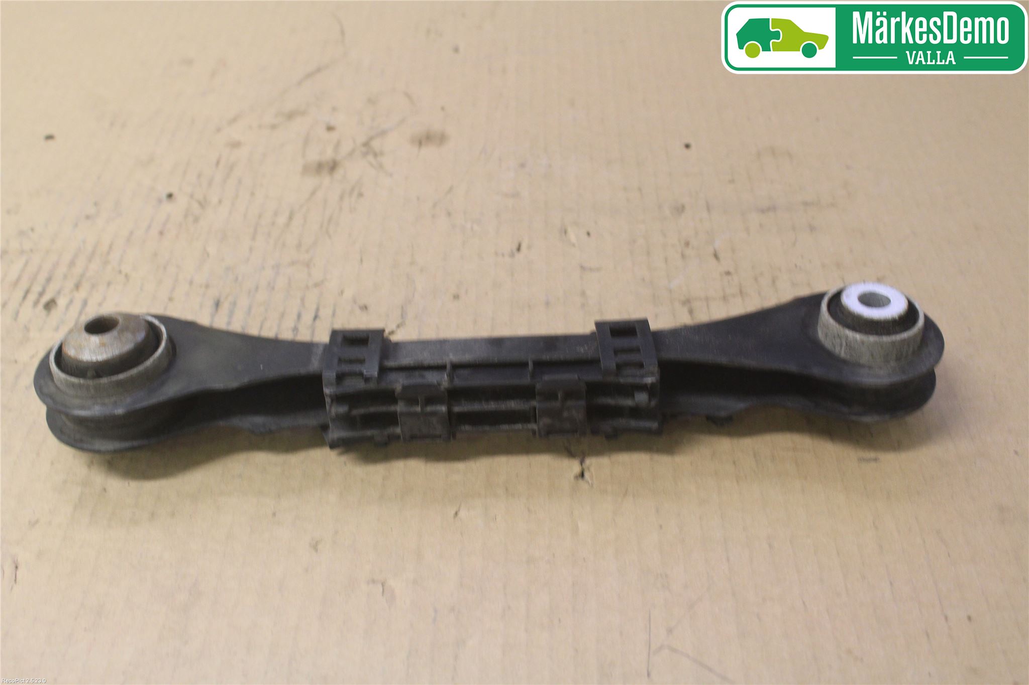 BMW 3 F30/F31/F80 12-19 Bärarm Bak Övre Vänster