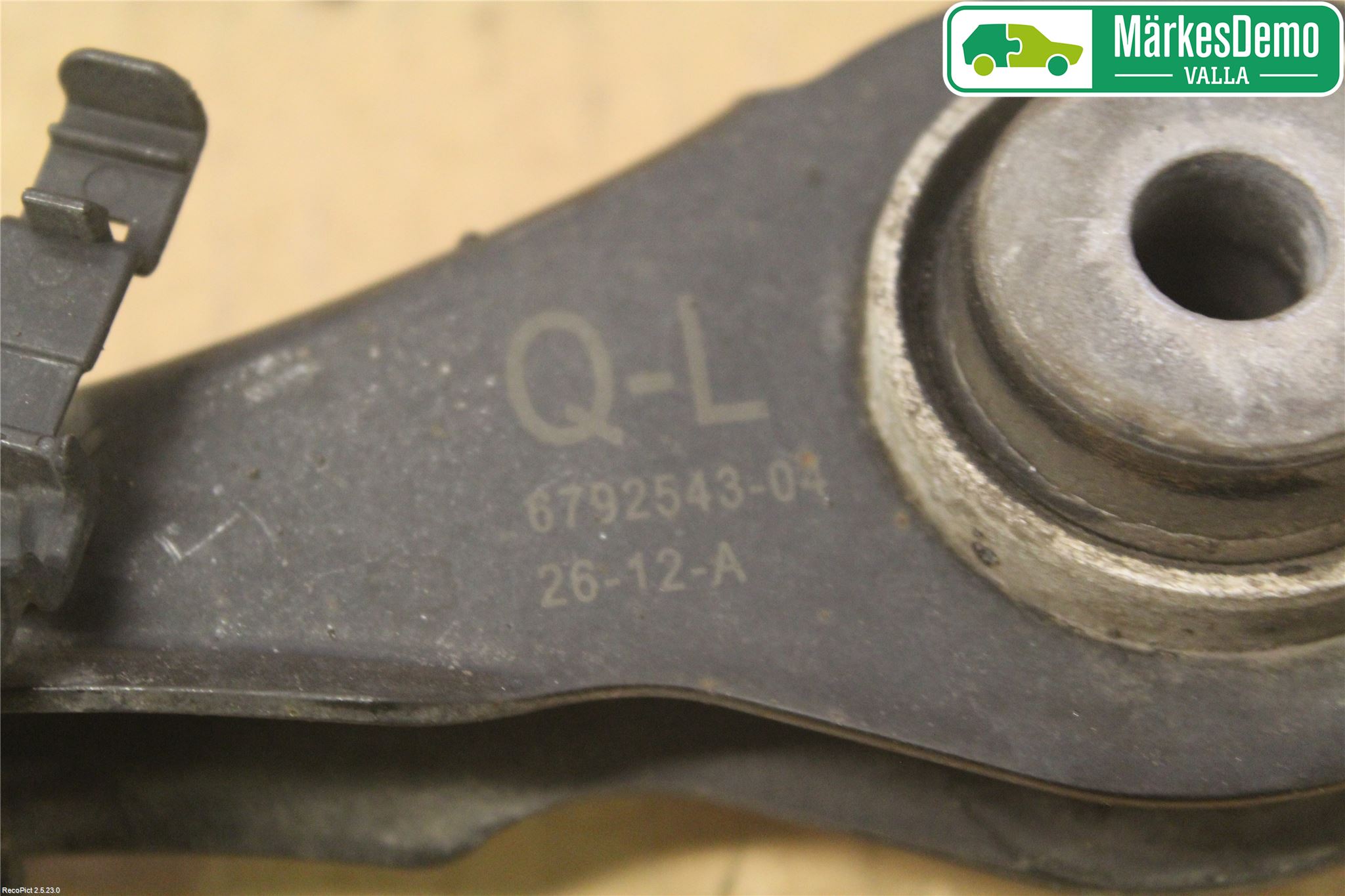 BMW 3 F30/F31/F80 12-19 Bärarm Bak Övre Vänster