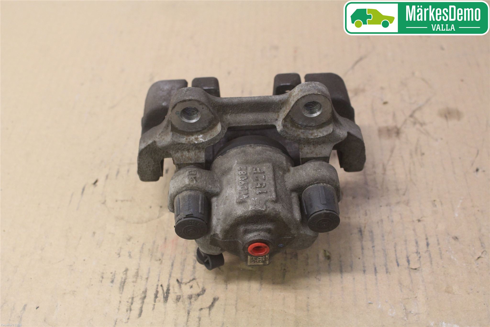BMW 3 F30/F31/F80 12-19 Bromsok Bak Höger