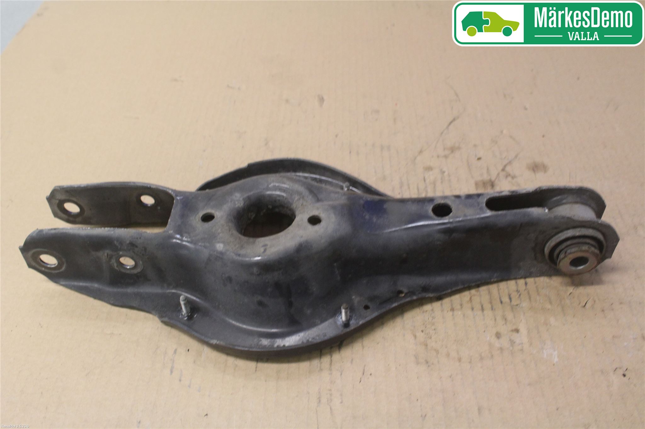 BMW 3 F30/F31/F80 12-19 Bärarm Bak Höger