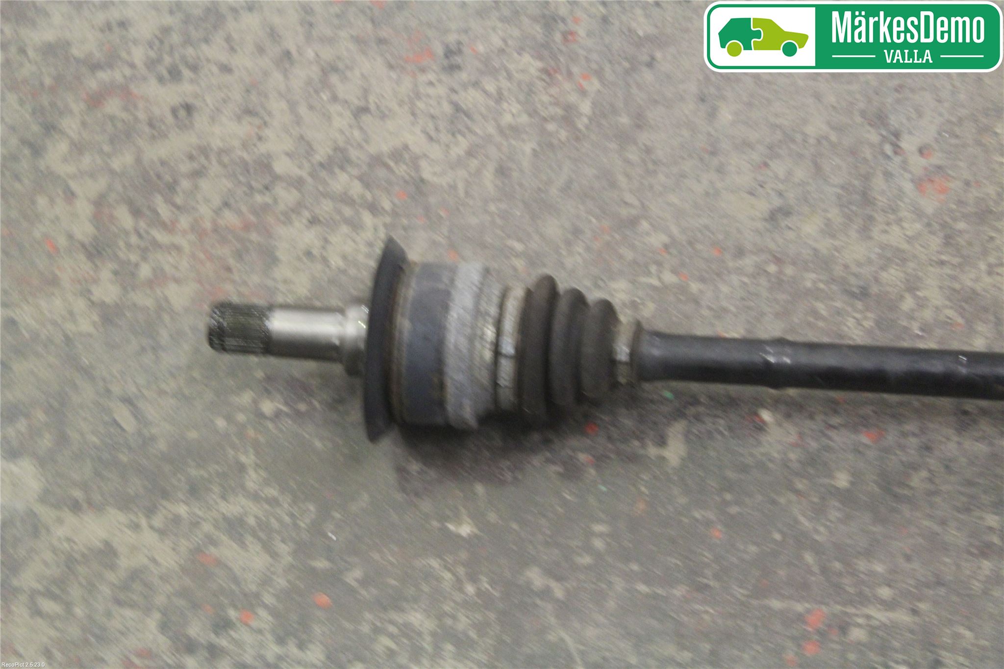 BMW 3 F30/F31/F80 12-19 Drivaxel Bak Höger