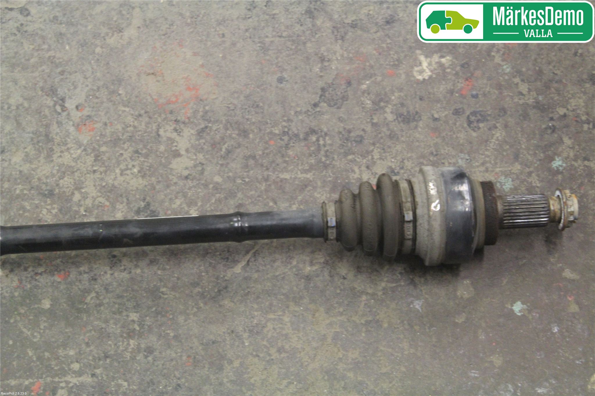 BMW 3 F30/F31/F80 12-19 Drivaxel Bak Höger