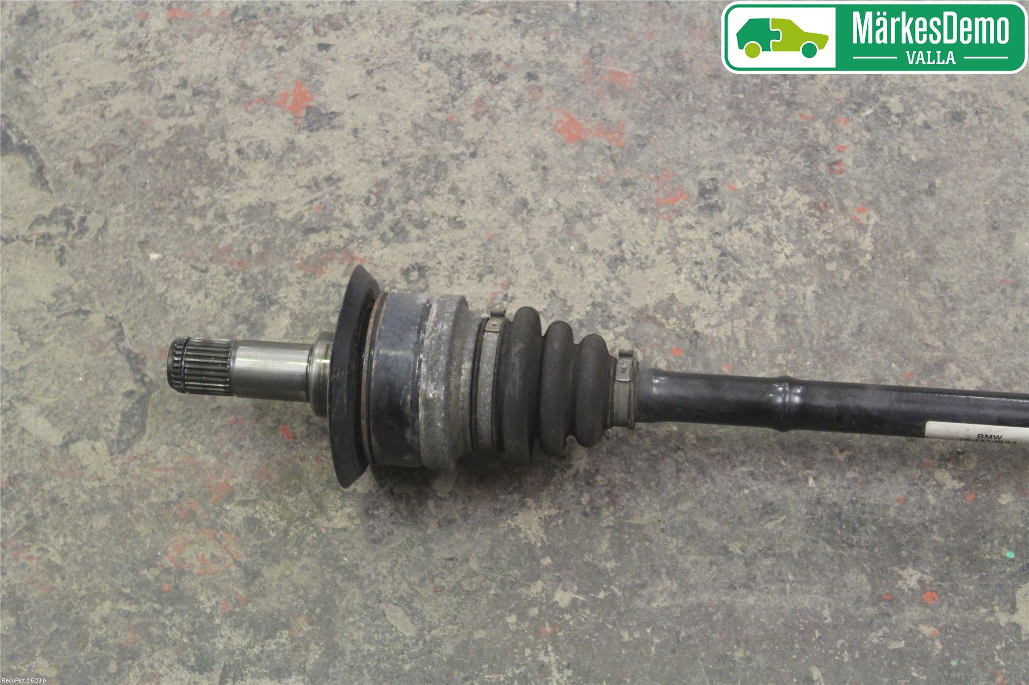 BMW 3 F30/F31/F80 12-19 Drivaxel Bak Vänster
