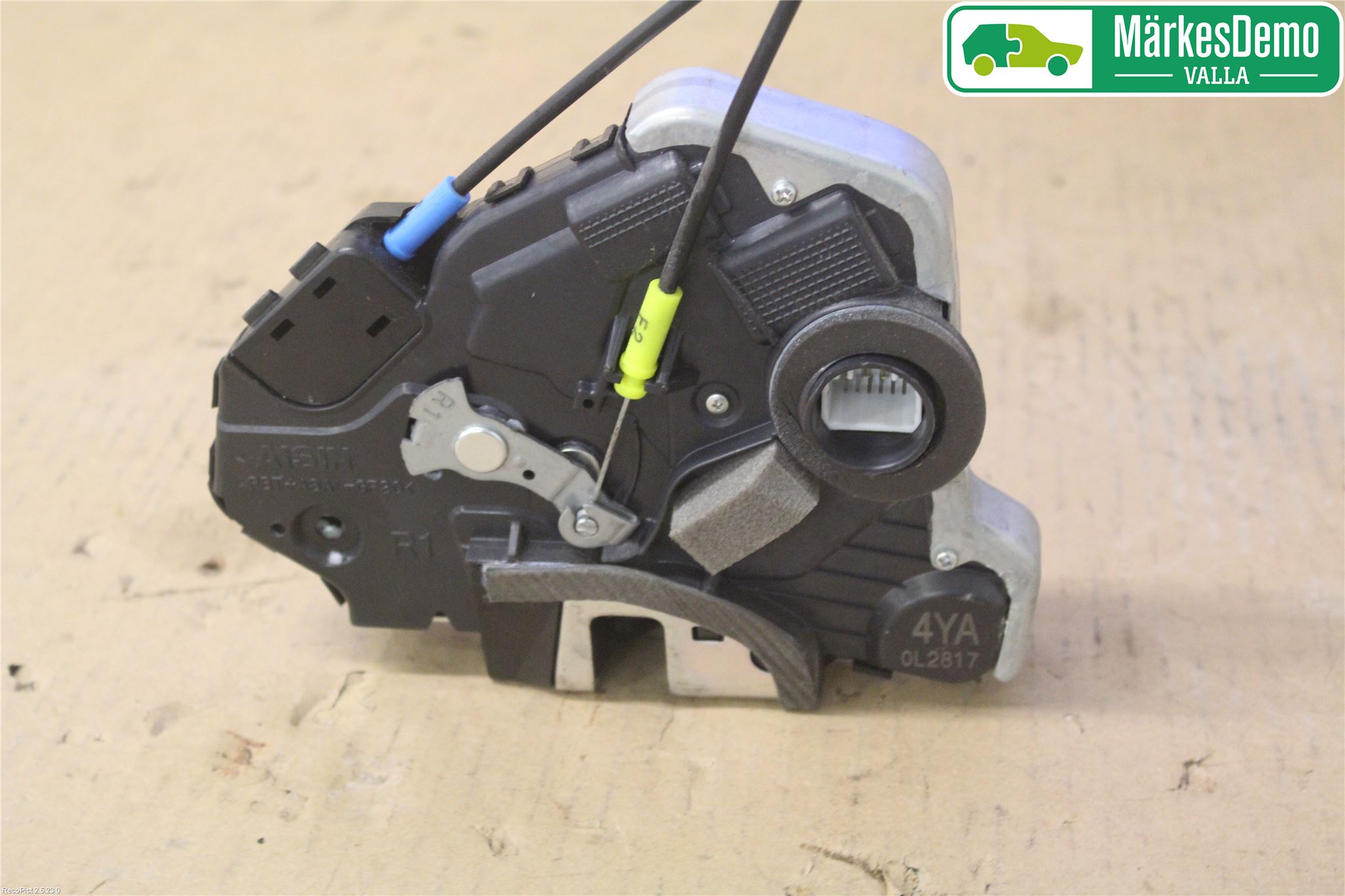 Suzuki KIZASHI Låskista-Dörrlås