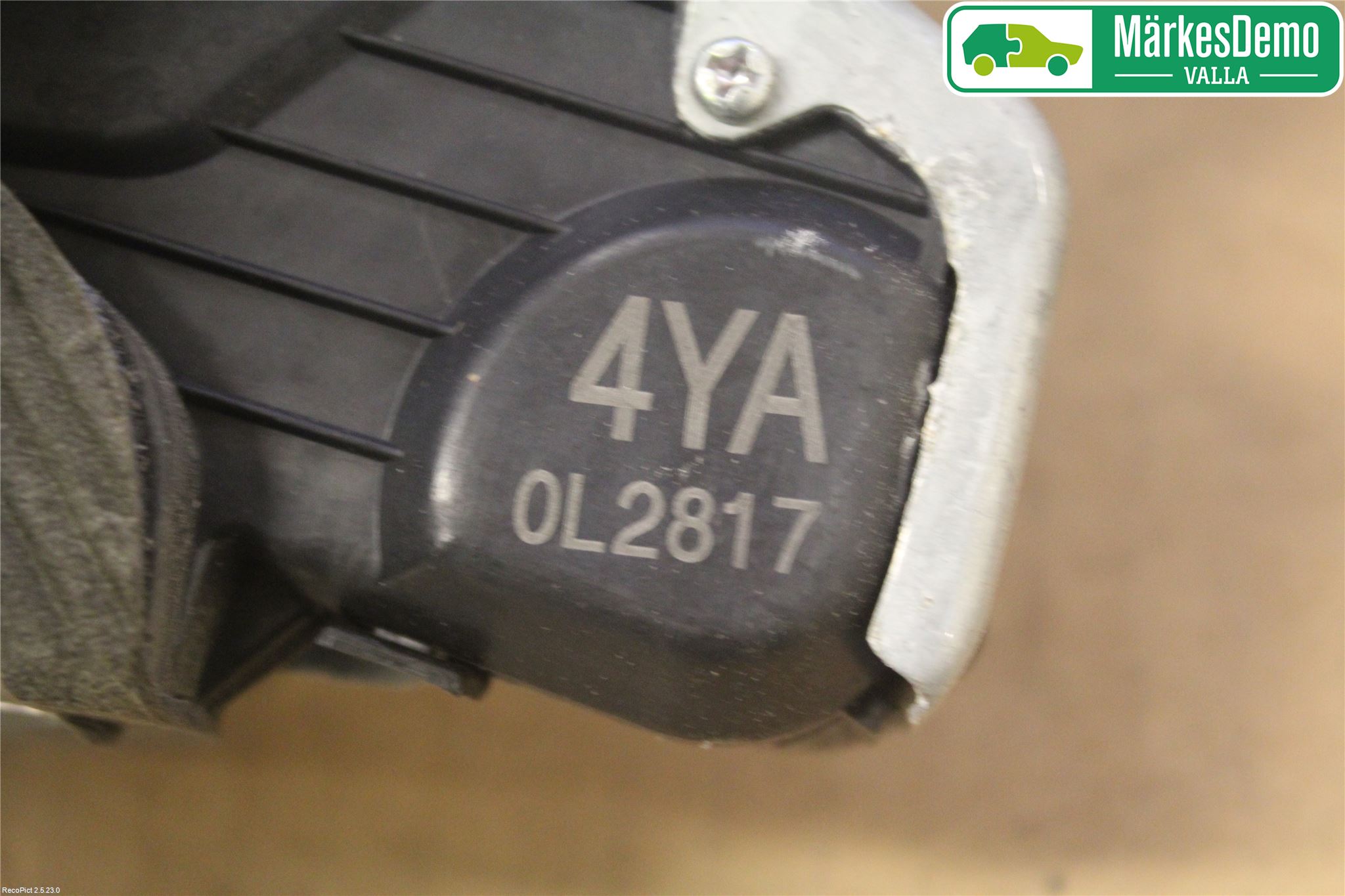 Suzuki KIZASHI Låskista-Dörrlås