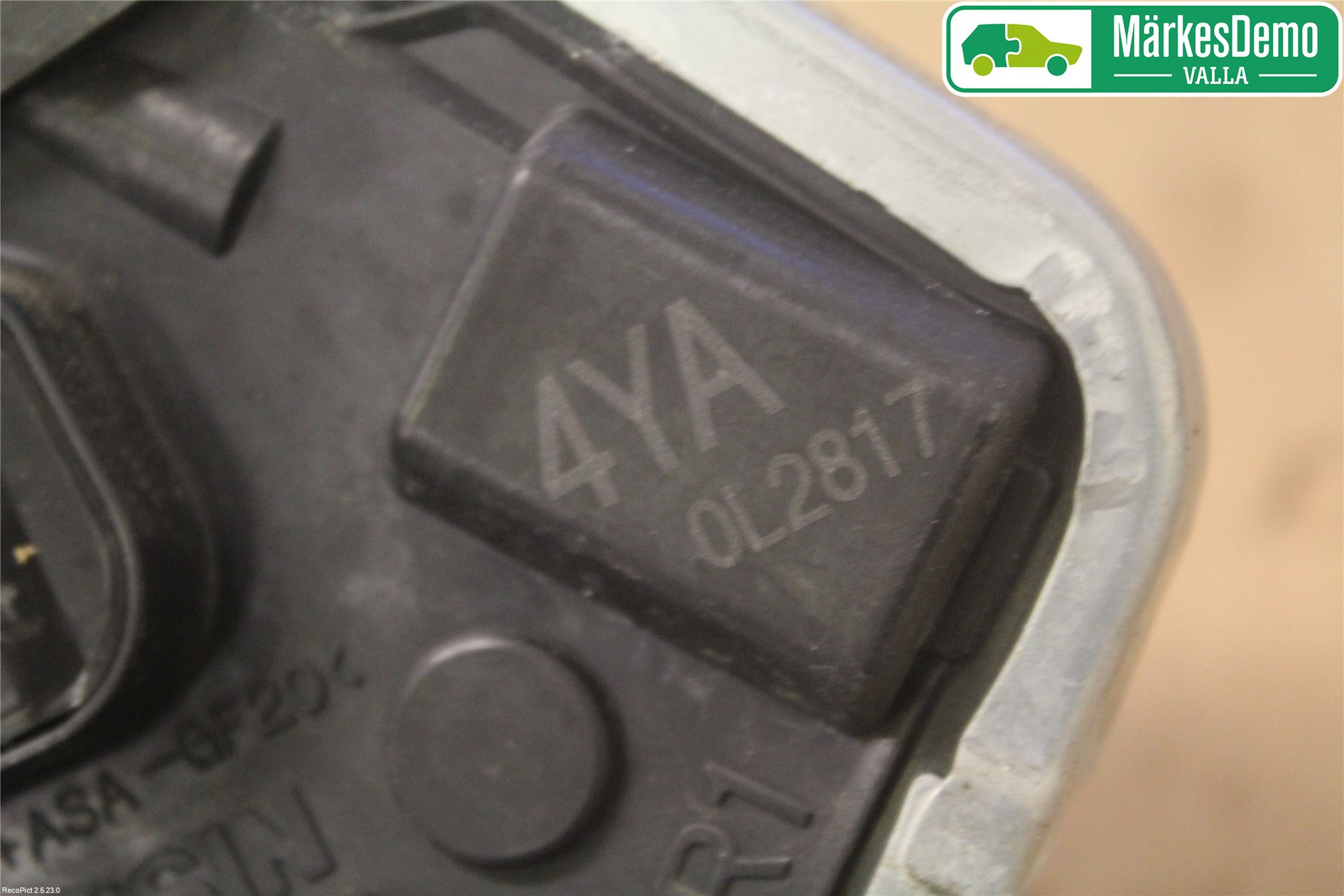 Suzuki KIZASHI Låskista-Dörrlås