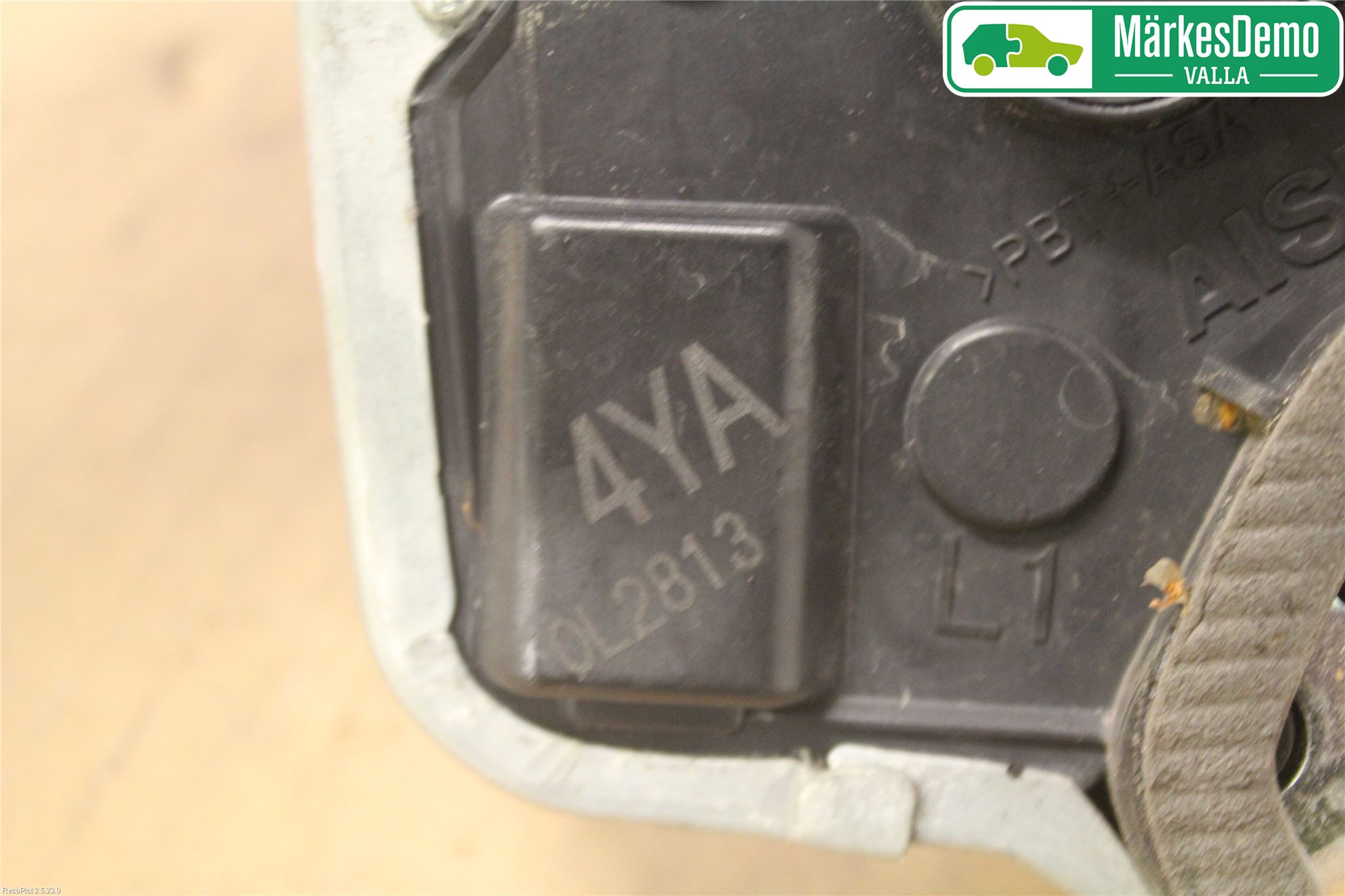 Suzuki KIZASHI Låskista-Dörrlås