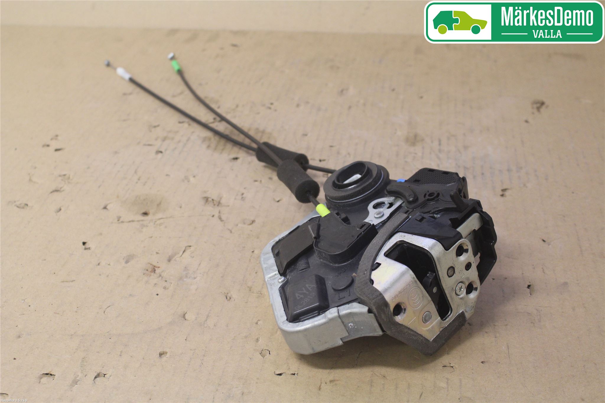 Suzuki KIZASHI Låskista-Dörrlås