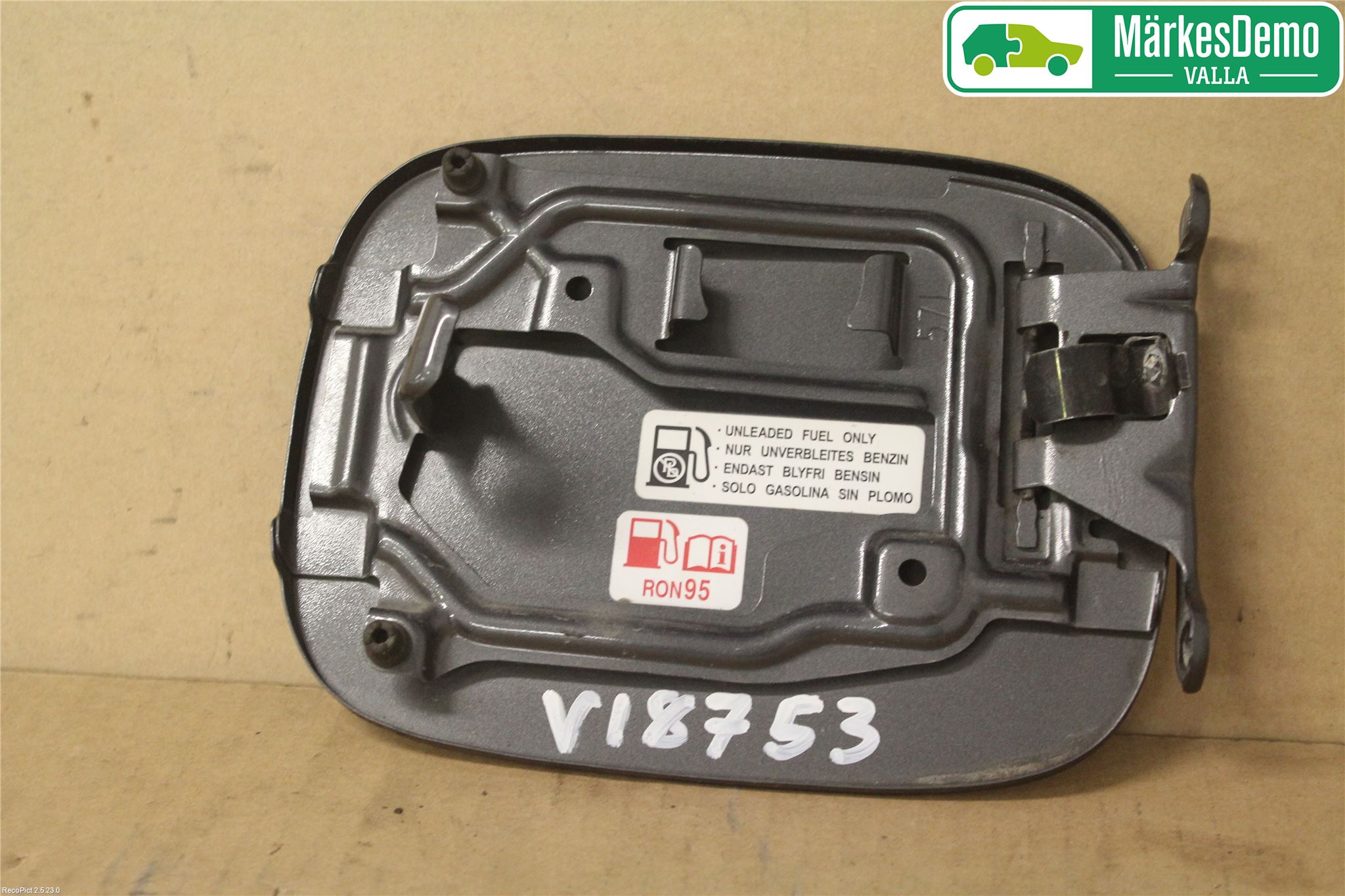 Suzuki KIZASHI Tanklucka