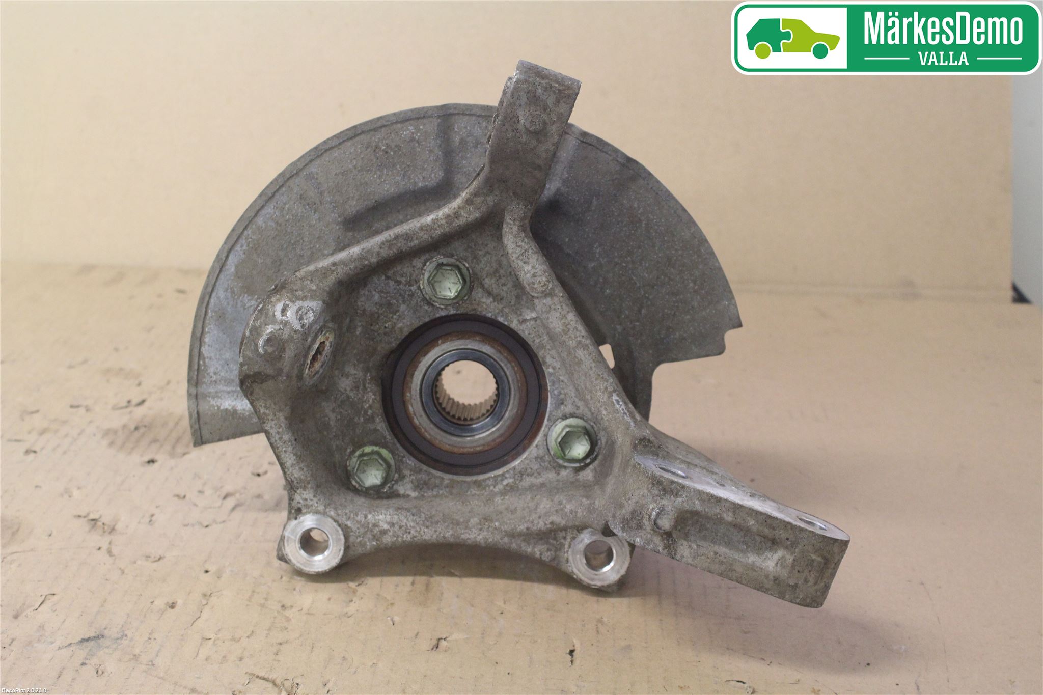 Suzuki KIZASHI Styrspindel Lagerhus Vä