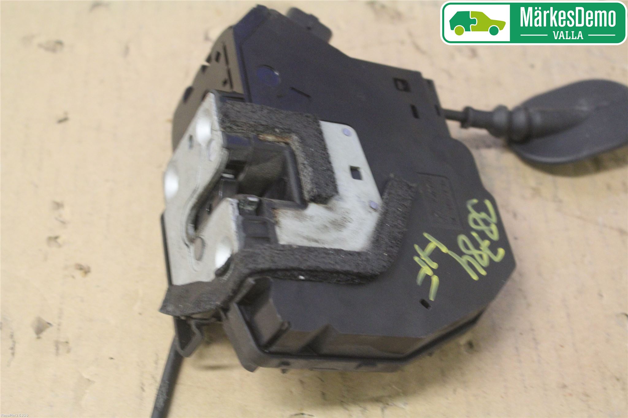 Renault CLIO IV 12-16 Låskista-Dörrlås