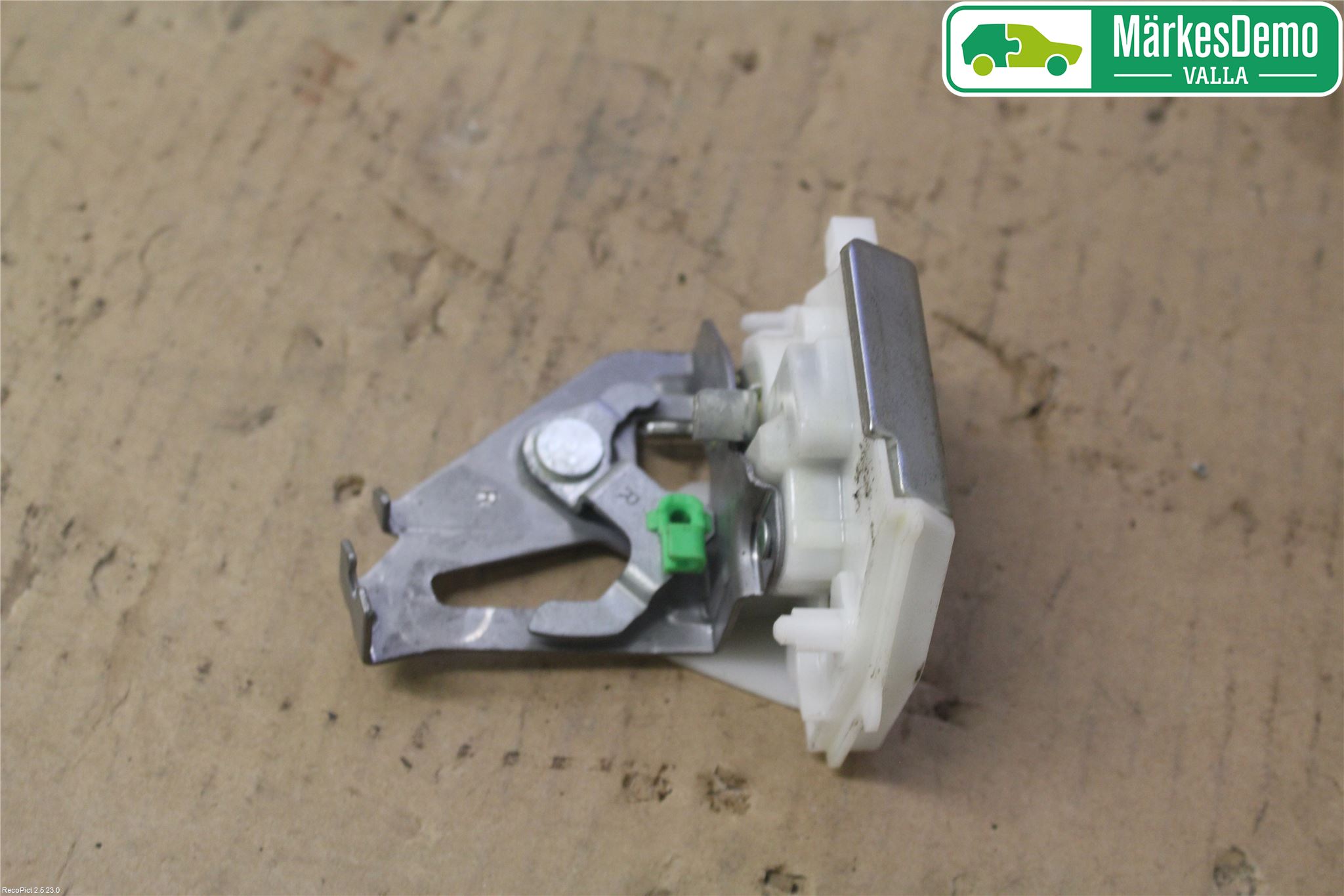 Mitsubishi OUTLANDER 07-12 Låskista Baklucka