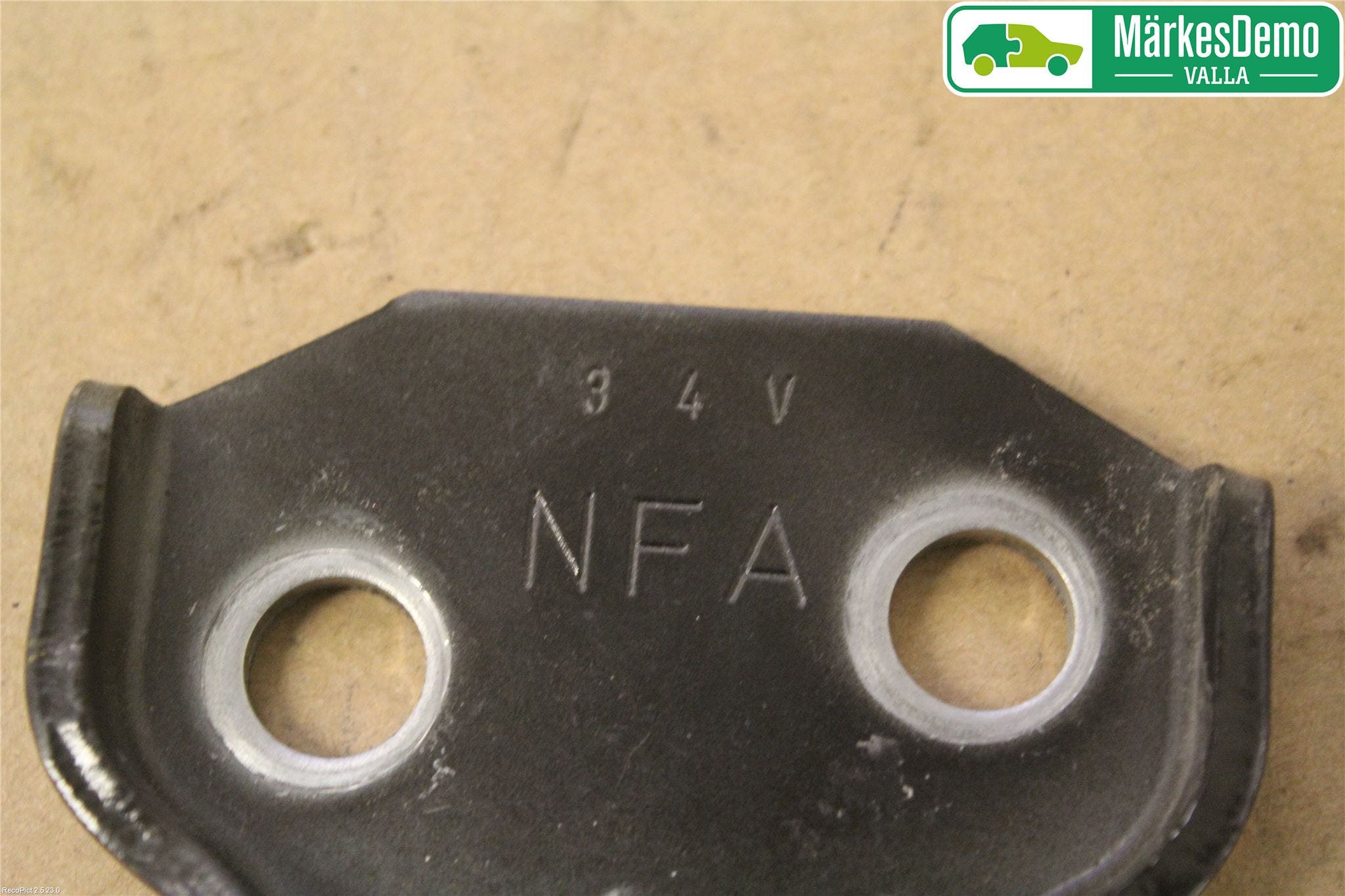 Subaru OUTBACK 10-15 Dörrgångjärn