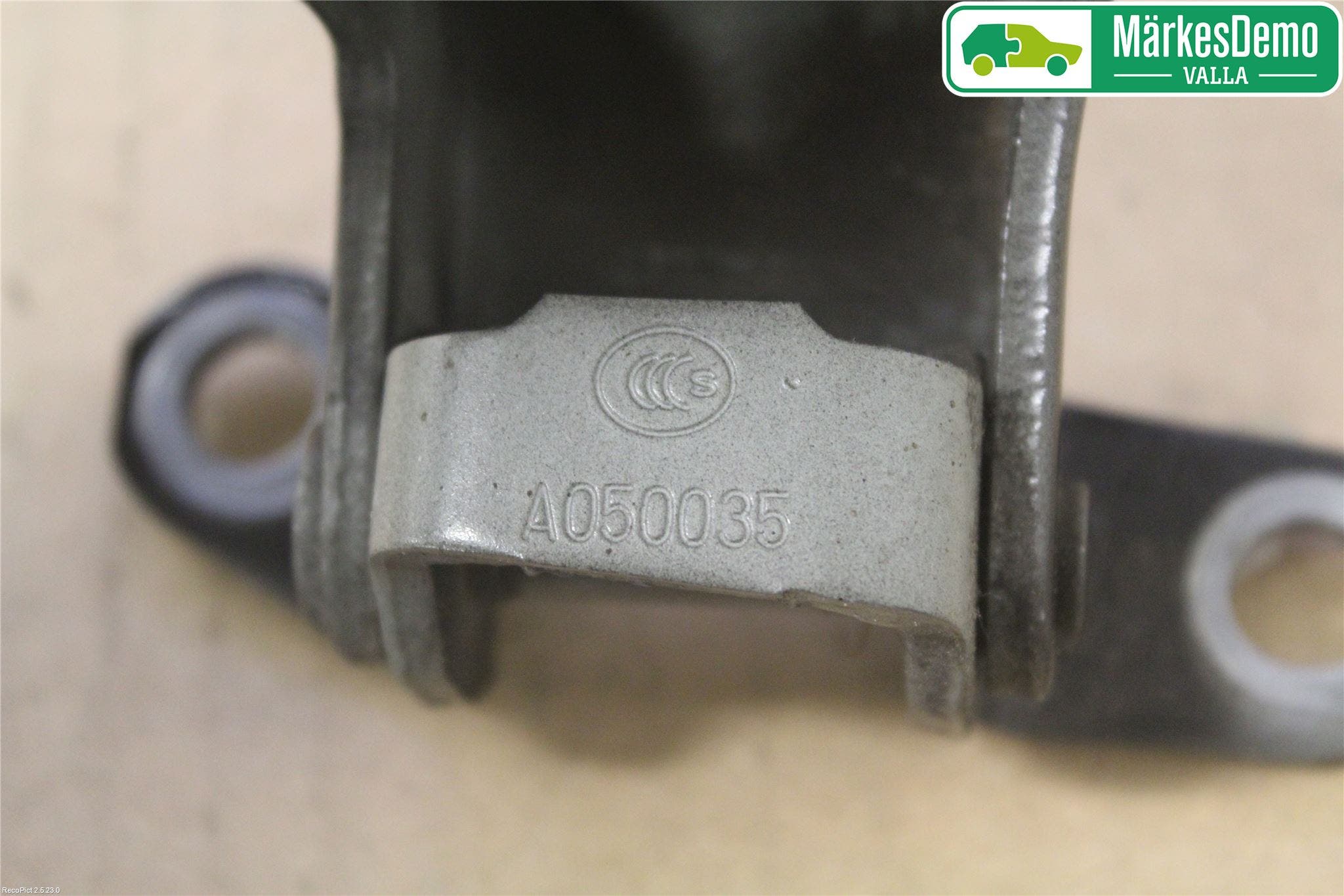 Subaru OUTBACK 10-15 Dörrgångjärn