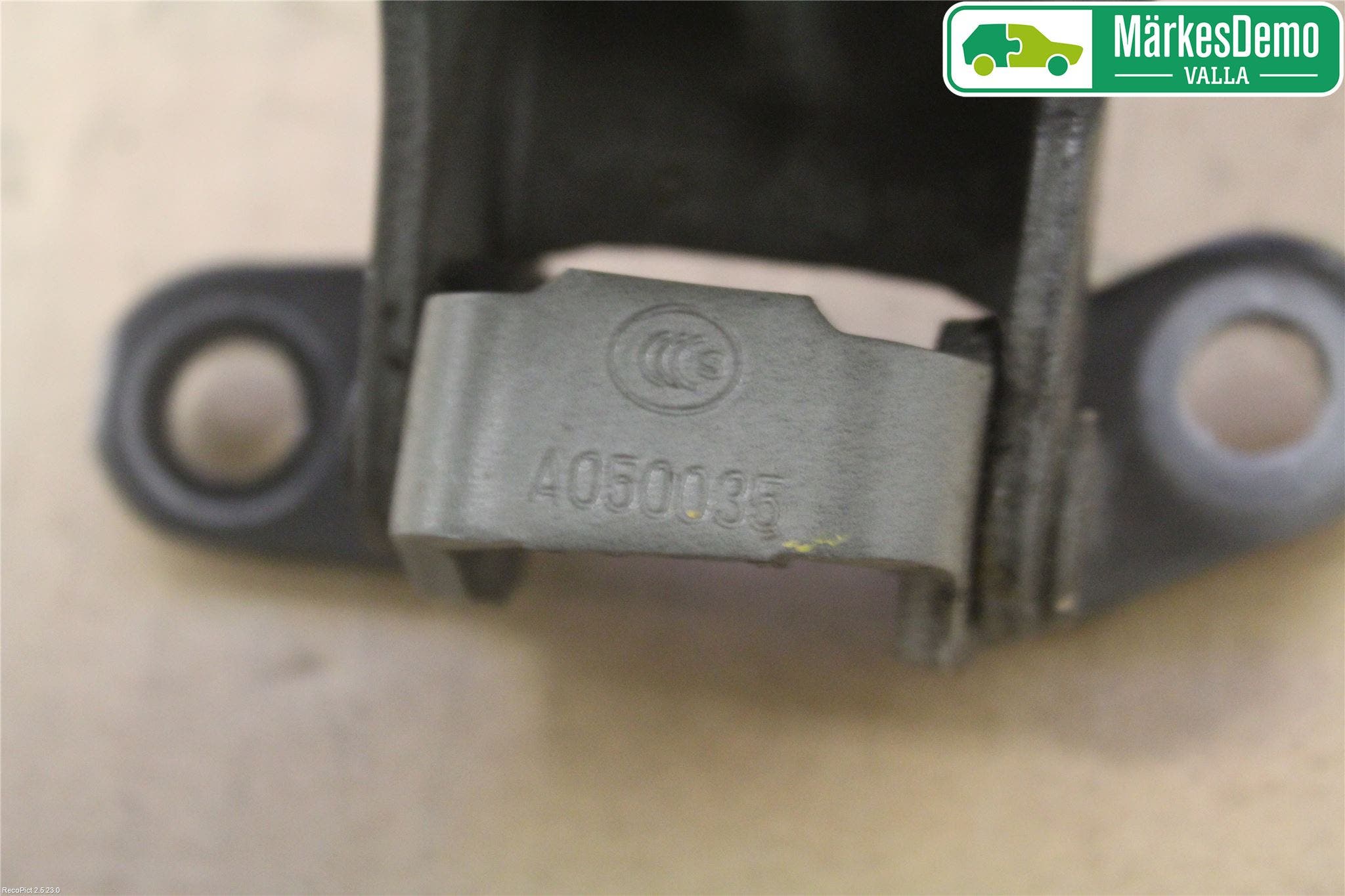 Subaru OUTBACK 10-15 Dörrgångjärn