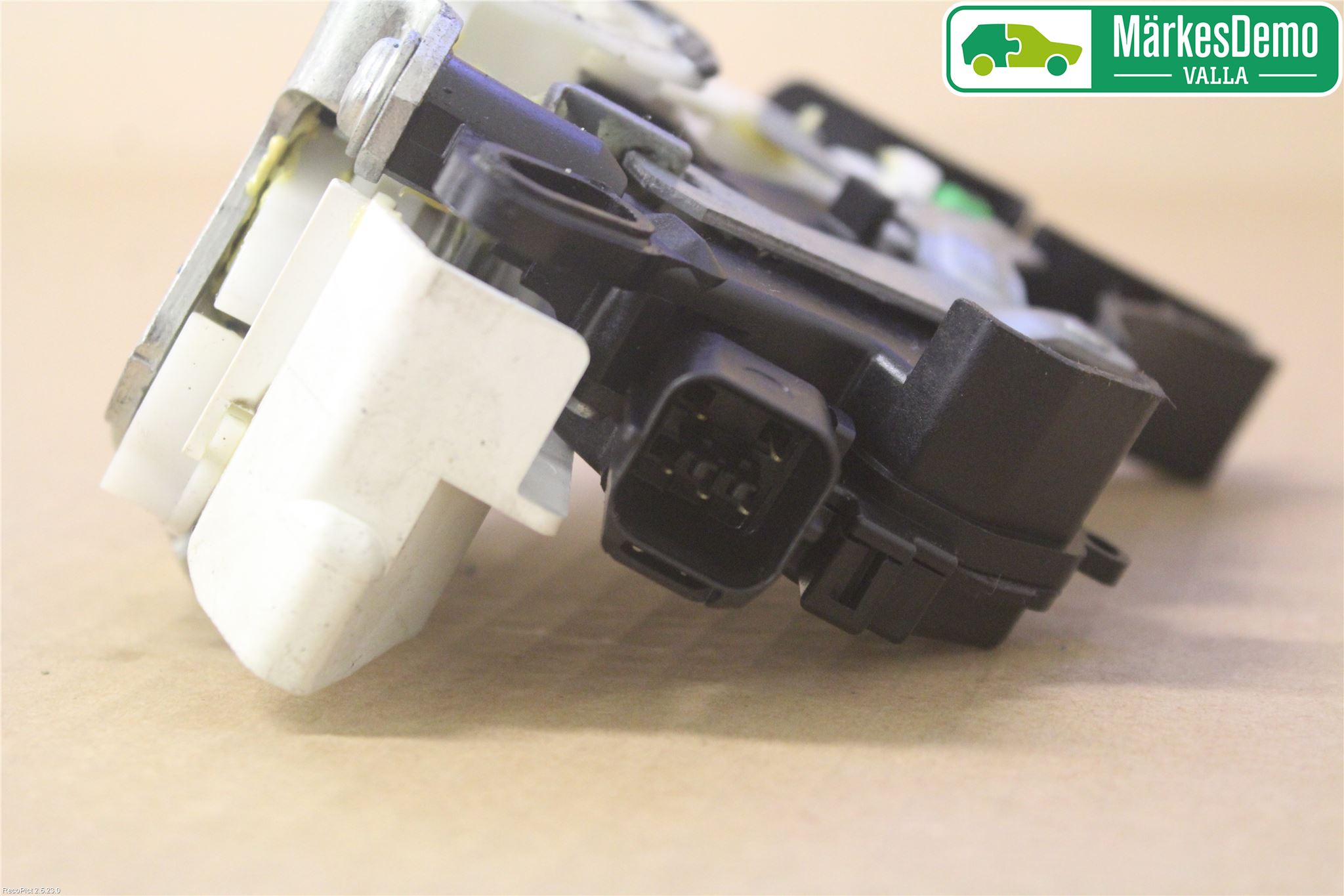 Mitsubishi OUTLANDER 07-12 Låskista-Dörrlås