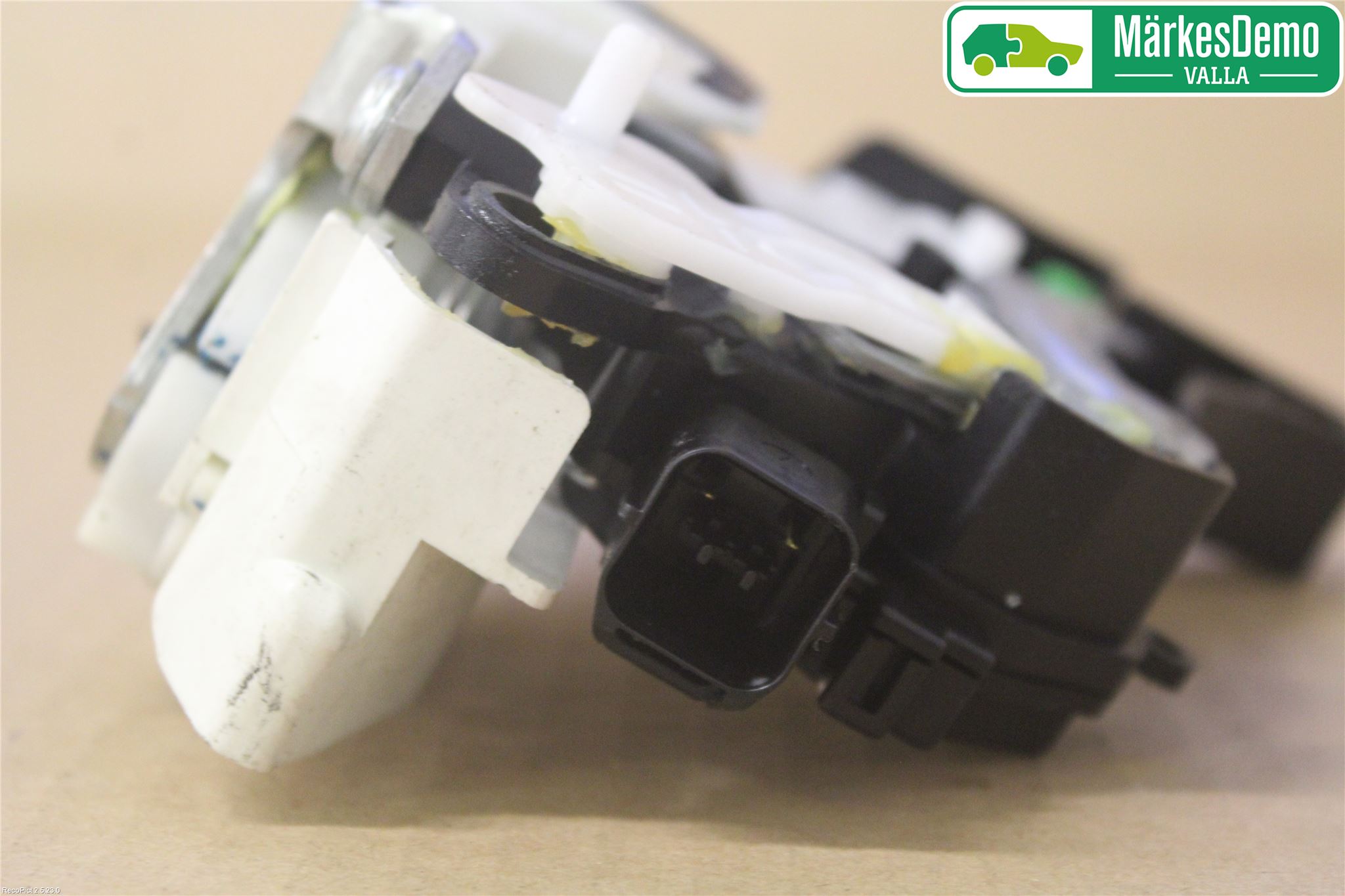 Mitsubishi OUTLANDER 07-12 Låskista-Dörrlås