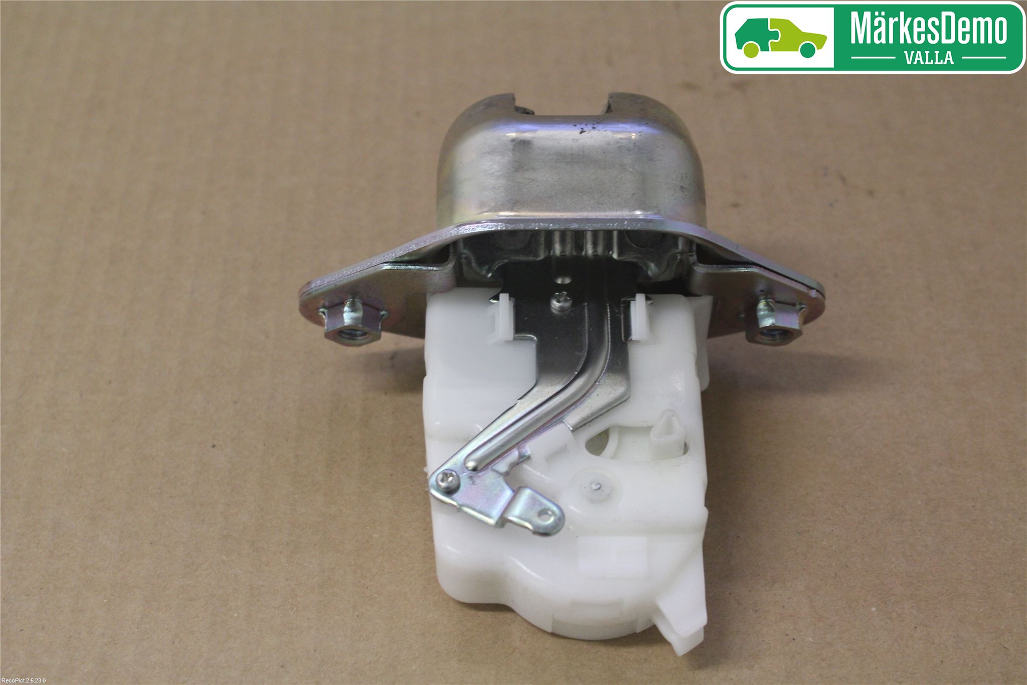 Subaru OUTBACK 10-15 Låskista Baklucka