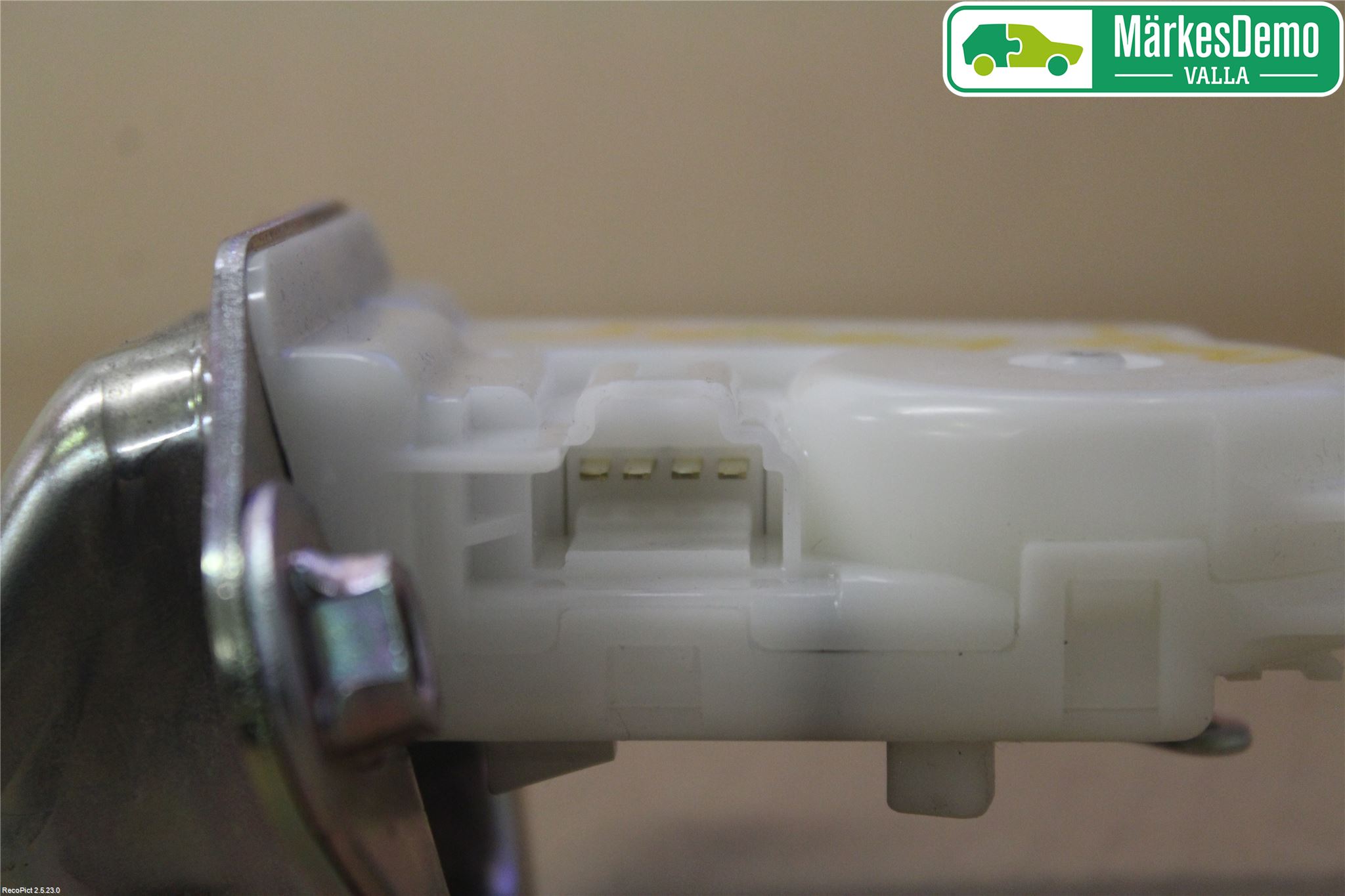 Subaru OUTBACK 10-15 Låskista Baklucka