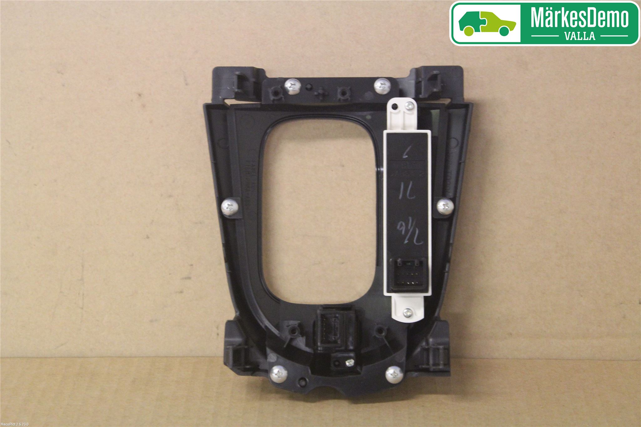 Mitsubishi OUTLANDER 07-12 Inredning Sarg Växelspak