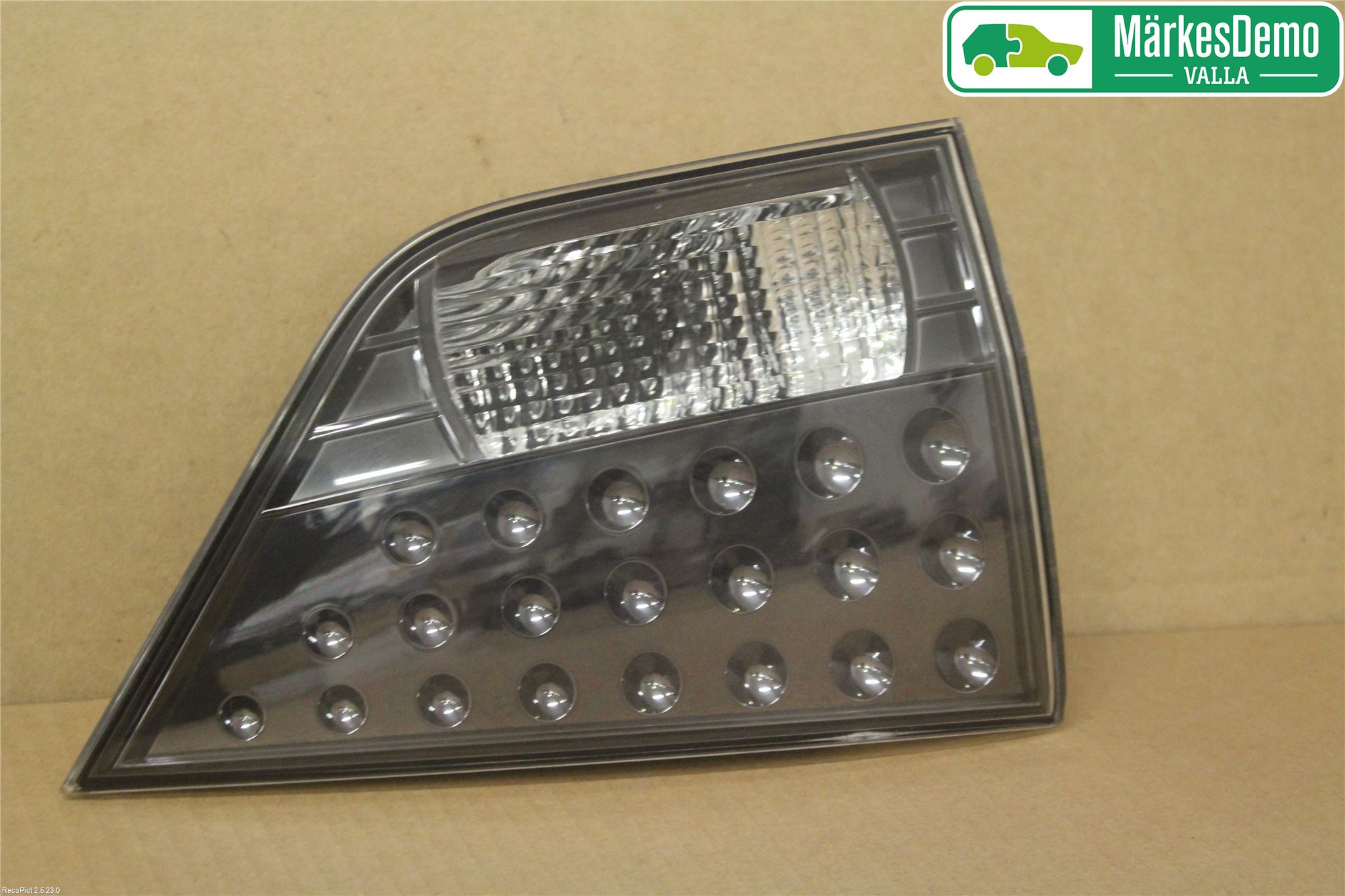 Mitsubishi OUTLANDER 07-12 Bakljus Lucka Vä