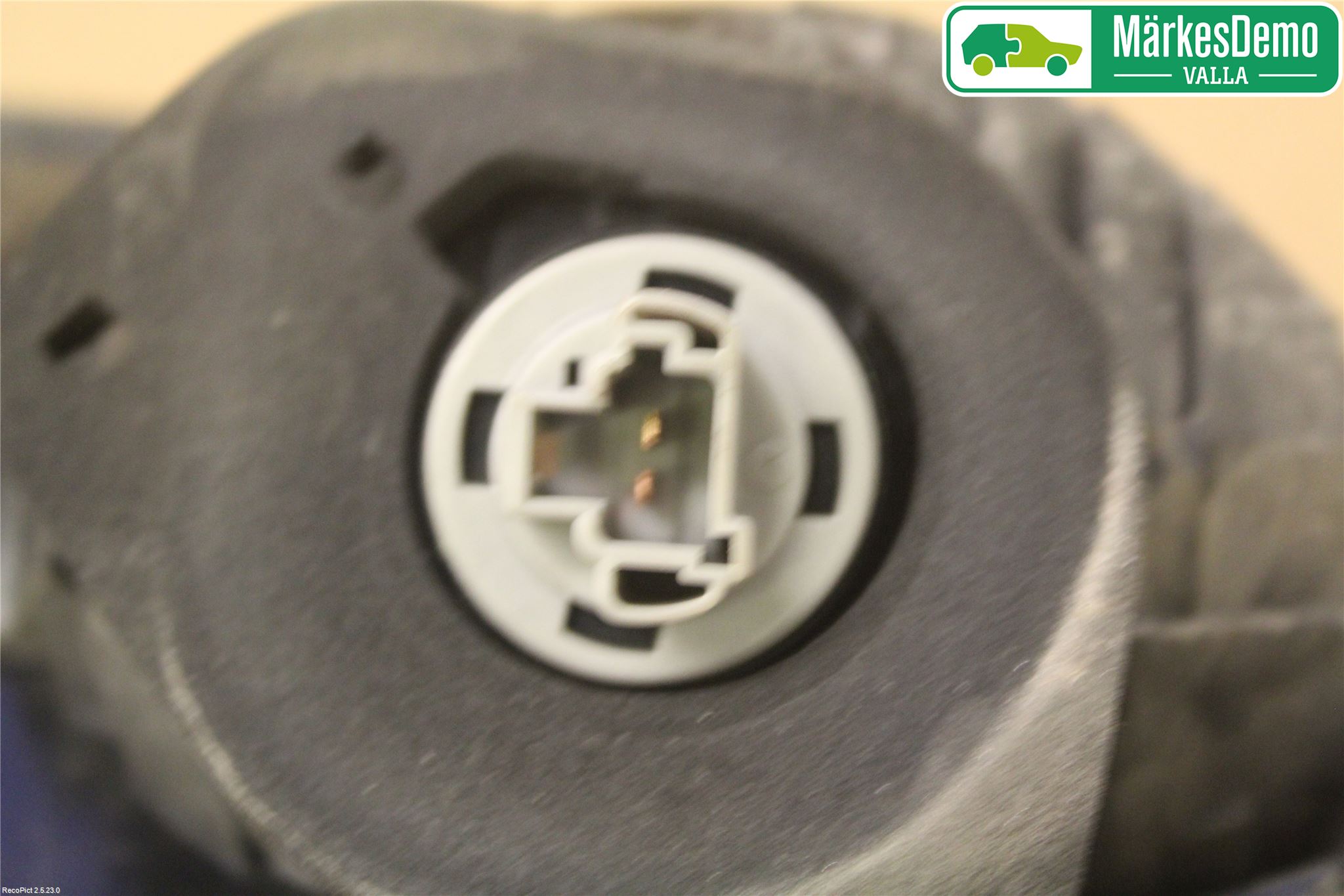 Mitsubishi OUTLANDER 07-12 Bakljus Lucka Vä