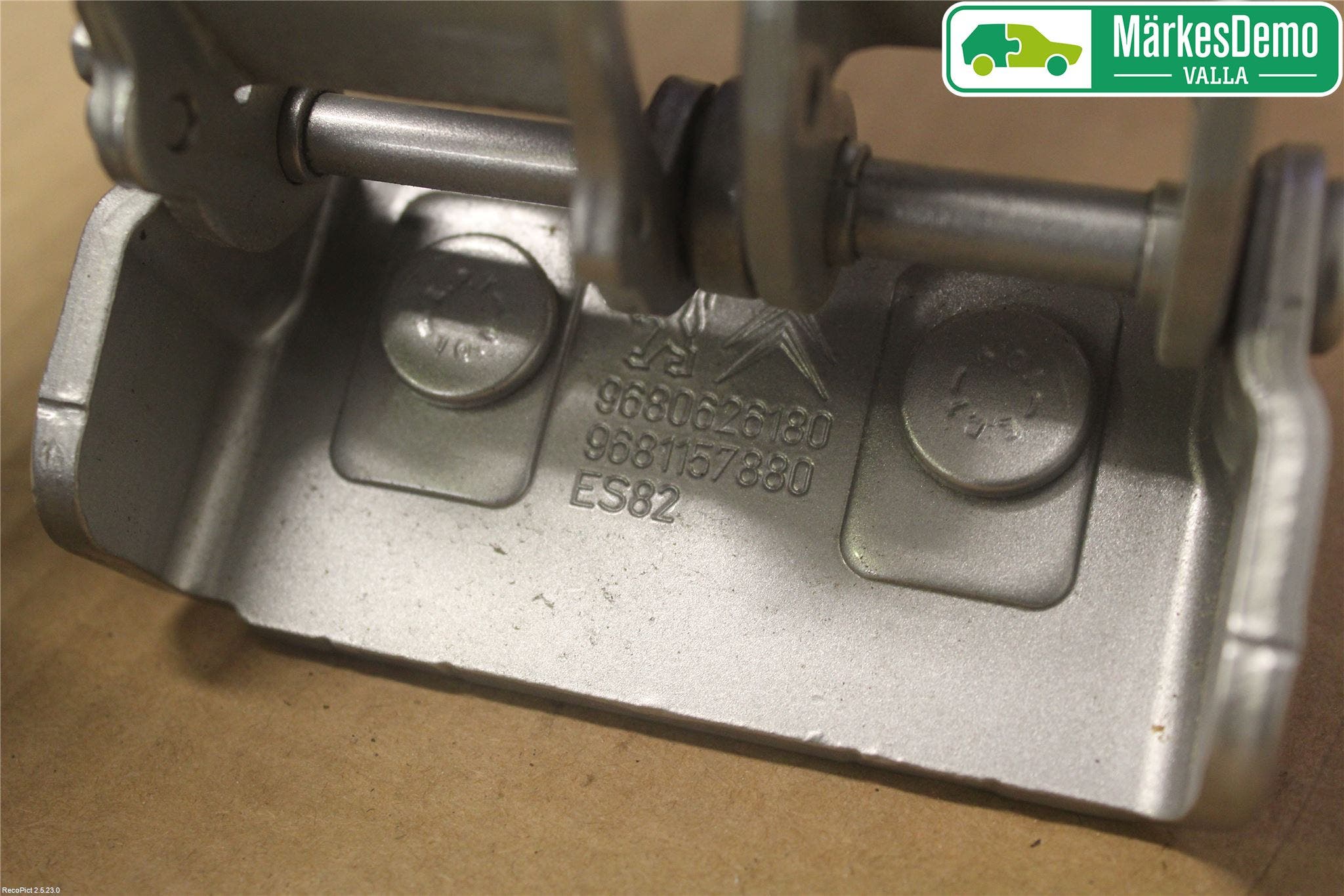 Peugeot 308 08-13 Bakluckegångjärn Hö