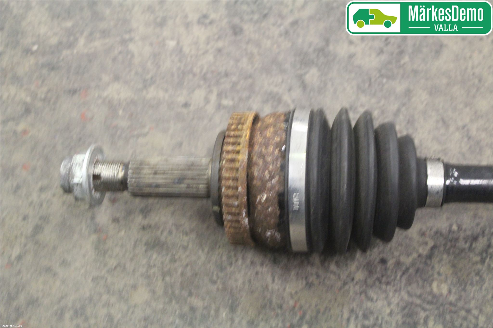 Hyundai i40 08-15 Drivaxel Fram Vänster