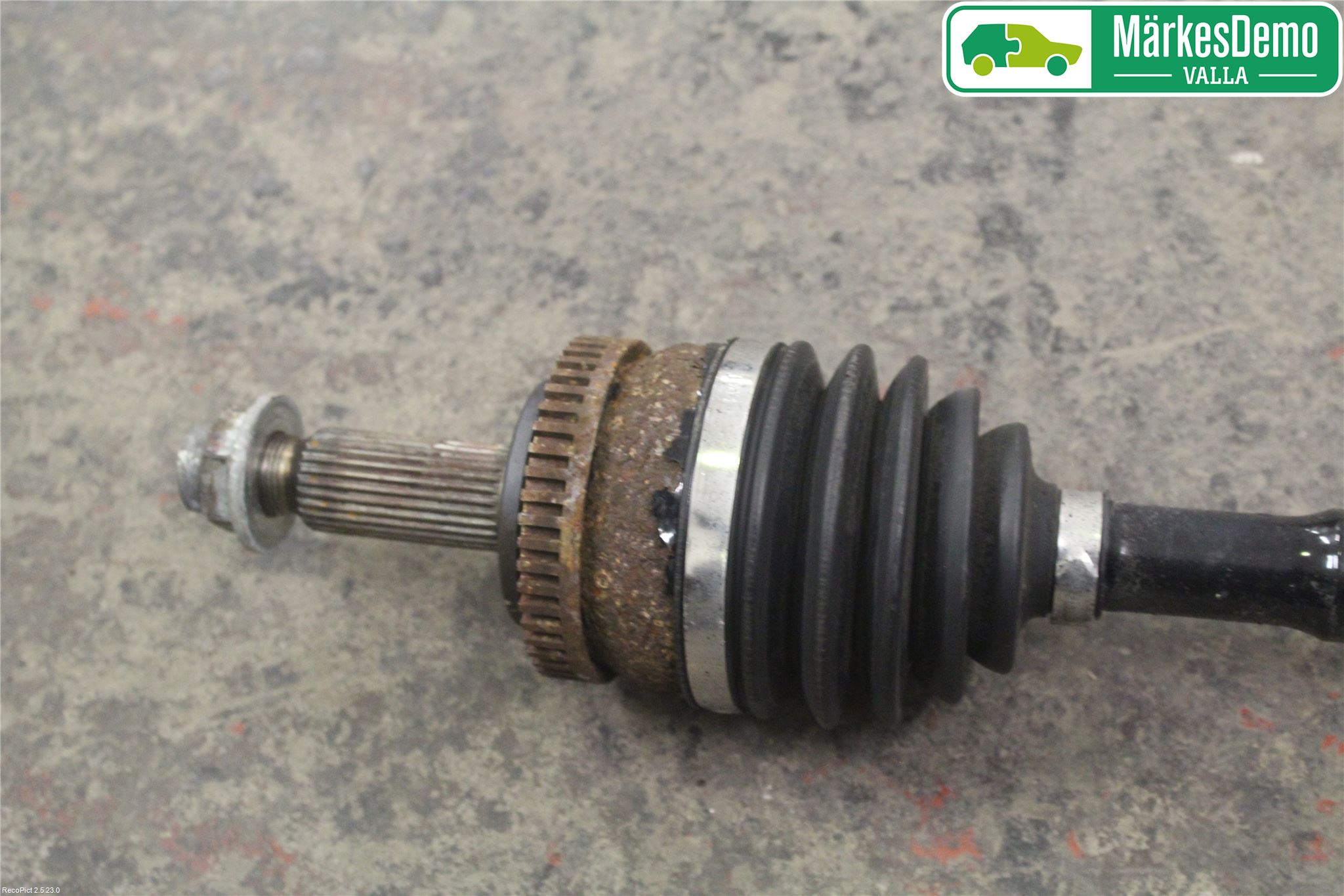 Hyundai i40 08-15 Drivaxel Fram Höger